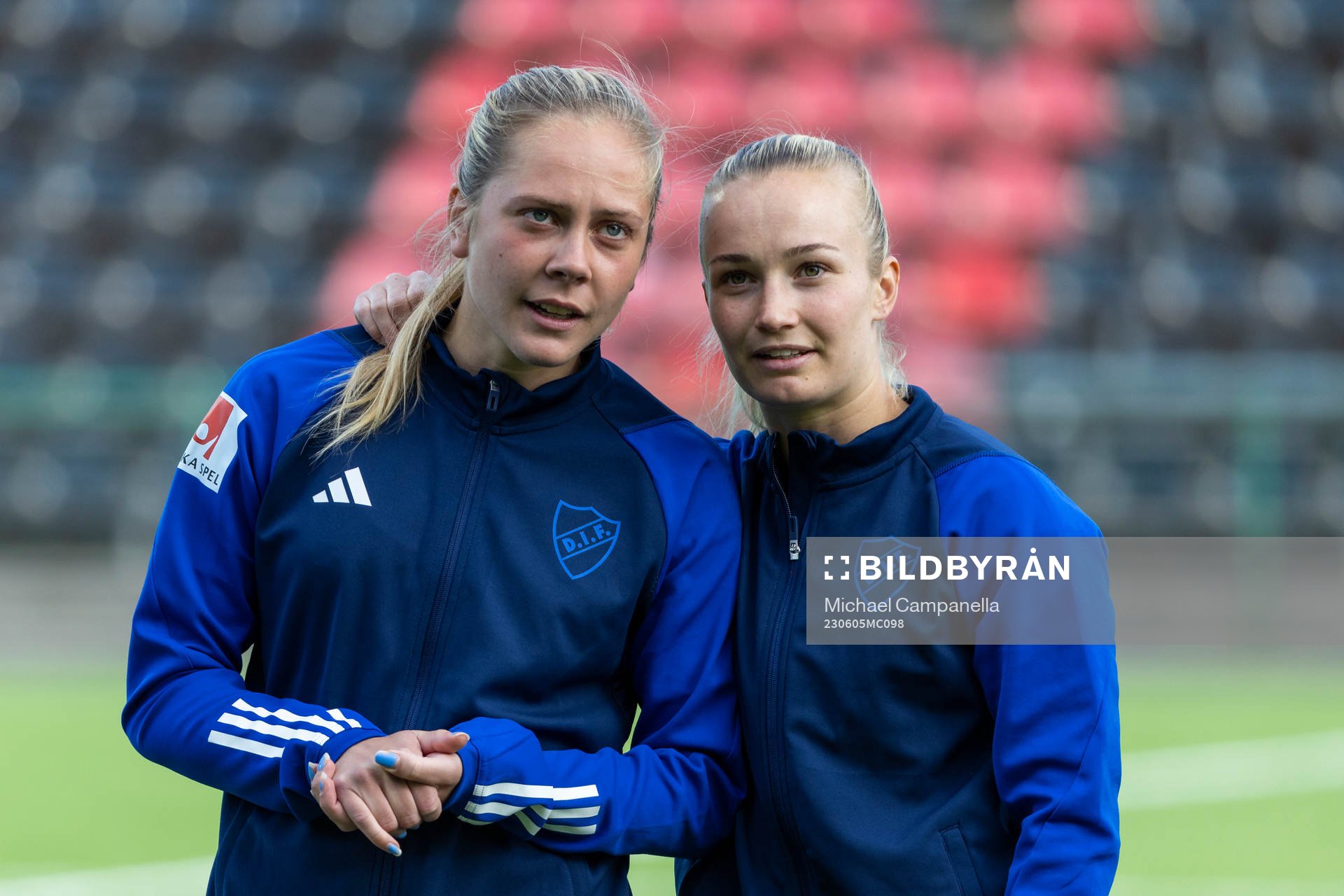 Djurgårdens Alice Bergström och Tove Almqvist  i lineup