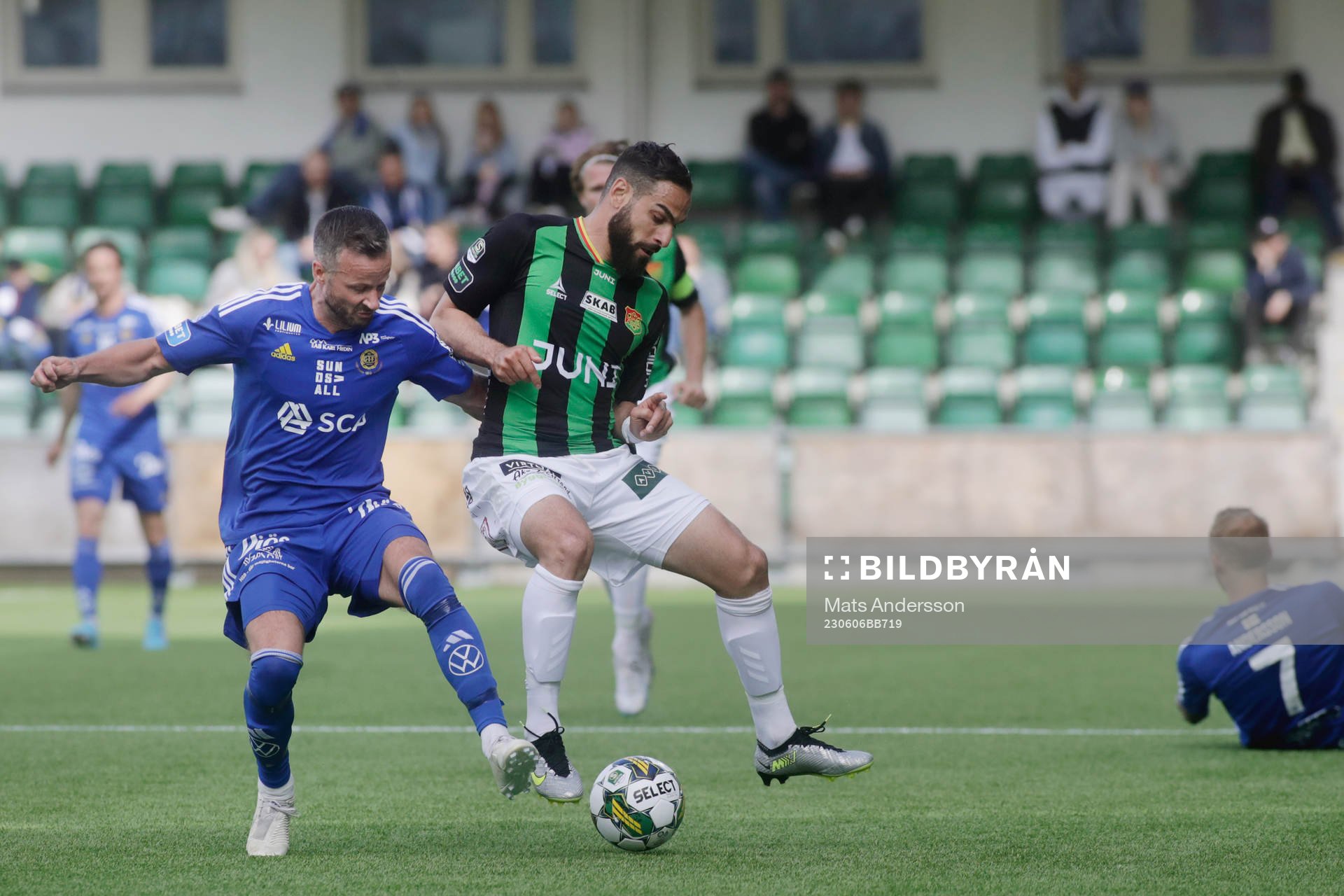 GAIS Mervan Celik och GIF Sundsvalls Robert Lundström