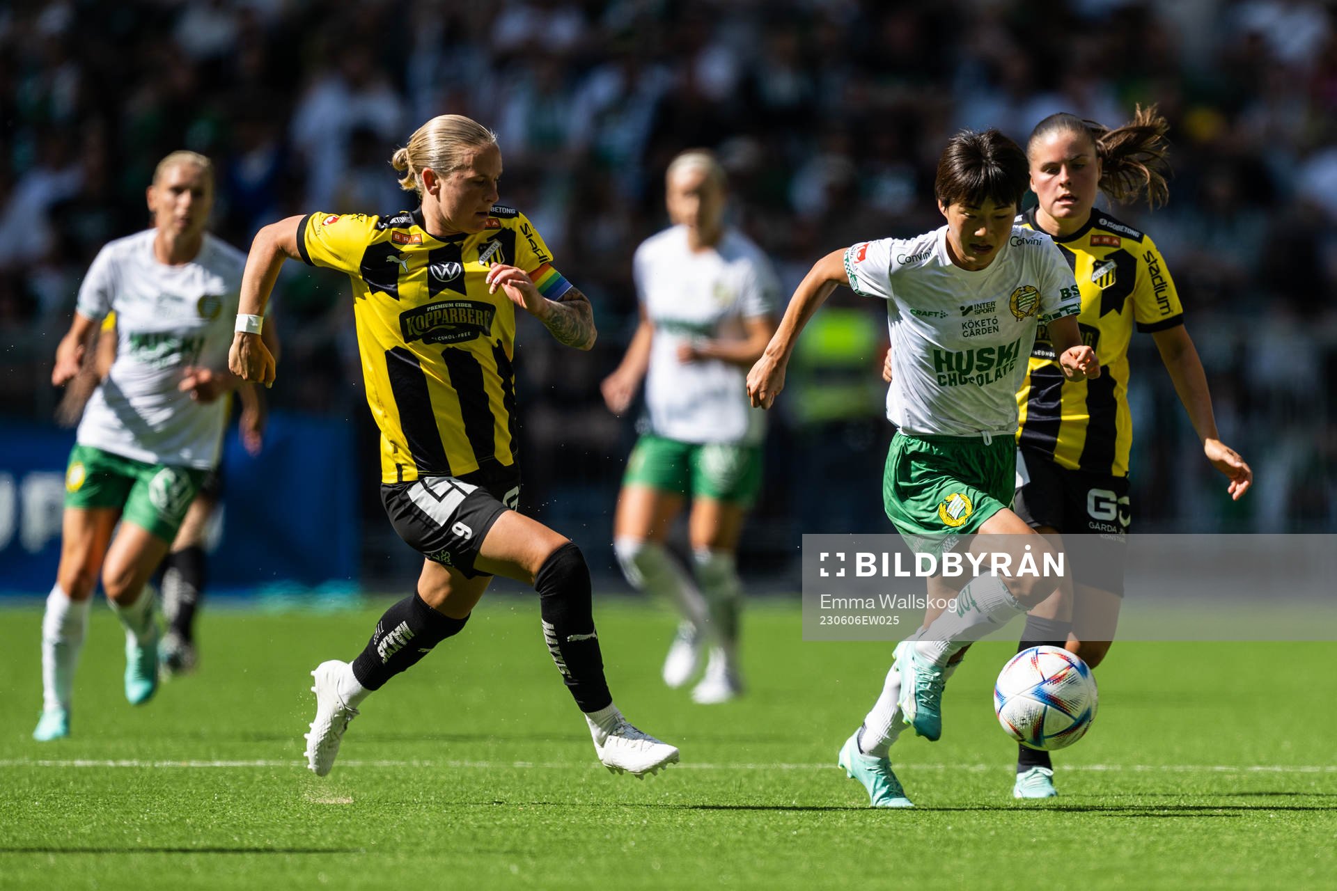 Häckens Filippa Curmark och Hammarbys Maika Hamano