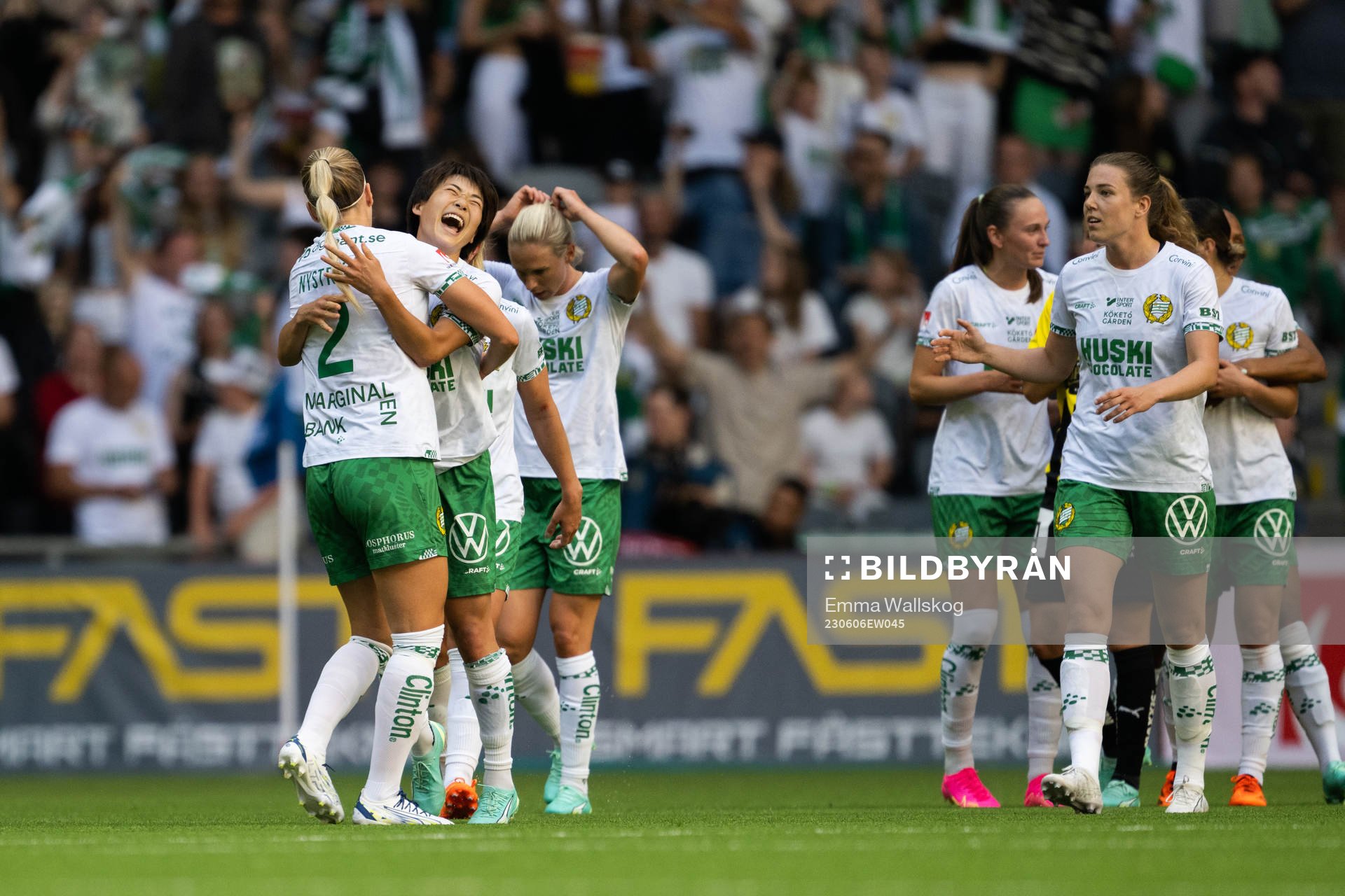 Hammarbys Eva Nyström och Maika Hamano jublar efter 3-0 under finalen i Svenska Cupen mellan Hammarby och Häcken den 6 juni 2023 i Stockholm.