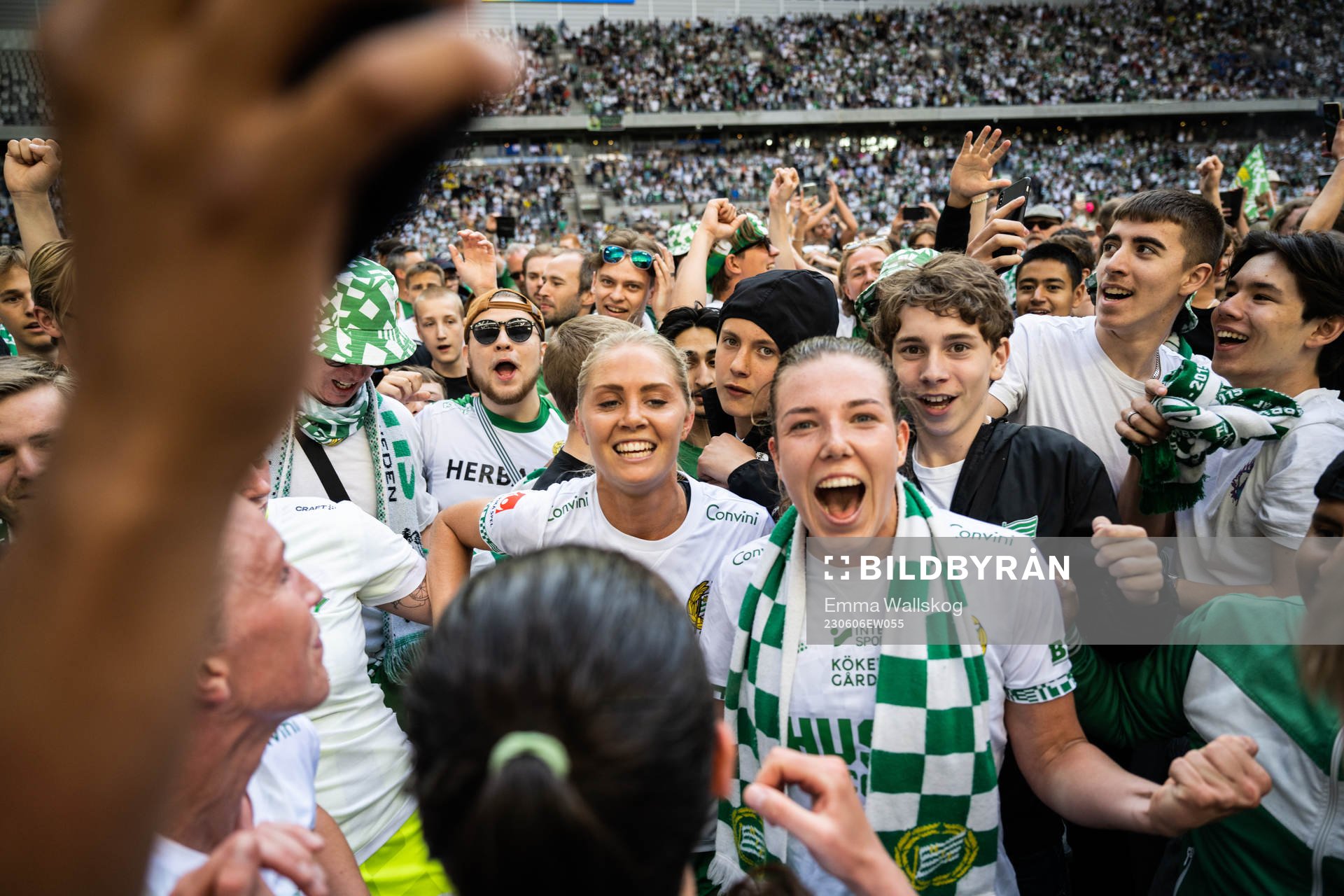 Hammarbys Alice Carlsson och Emma Westin jublar