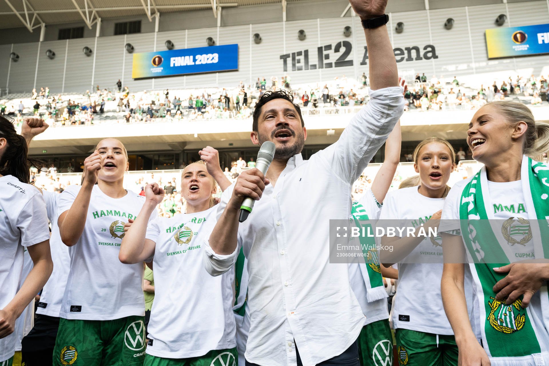Hammarbys tränare Pablo Pinones-Arce jublar