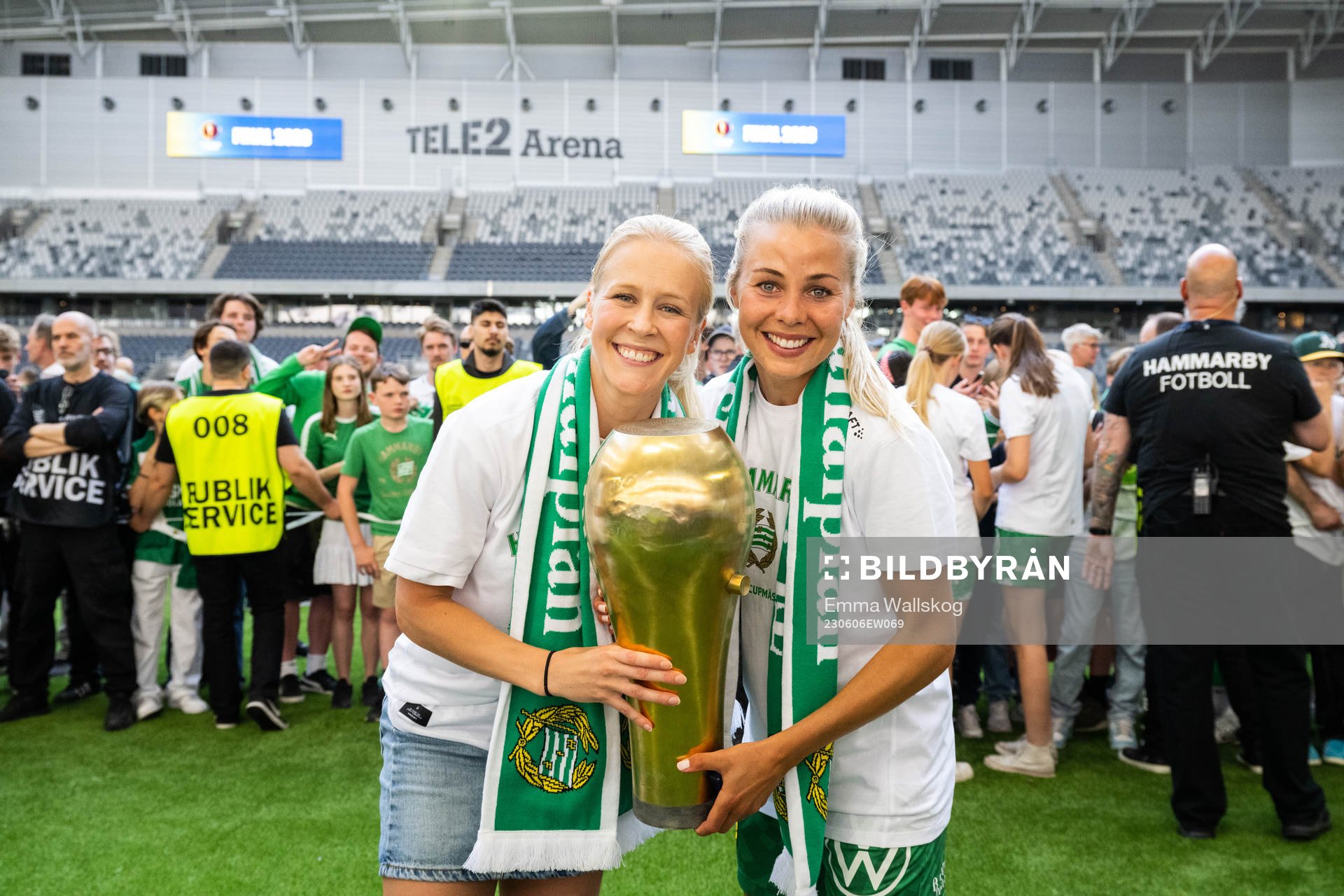 Hammarbys Adelina Engman och Lotta Ökvist jublar
