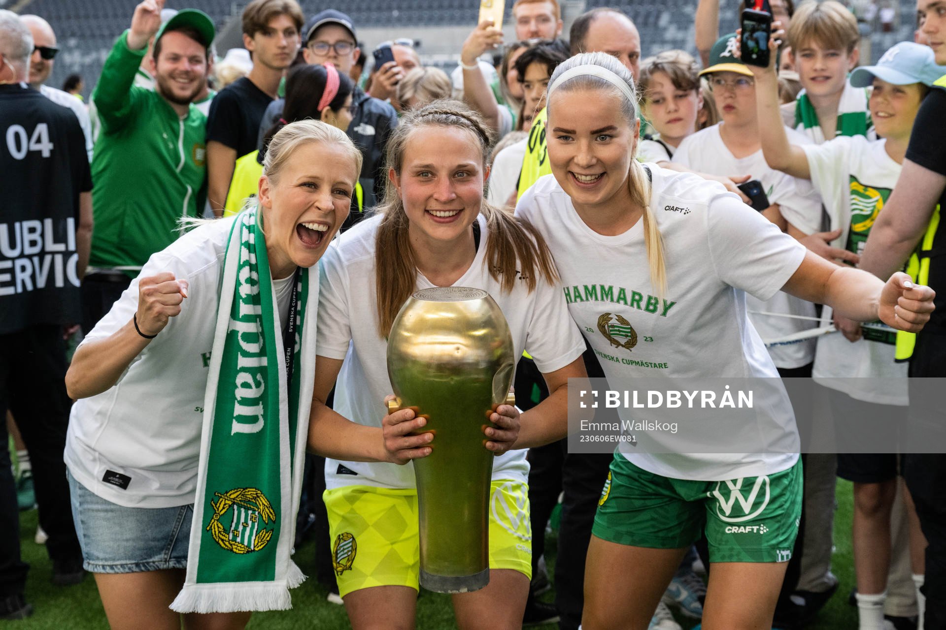 Hammarbys målvakt Anna Tamminen och Eva Nyström jublar