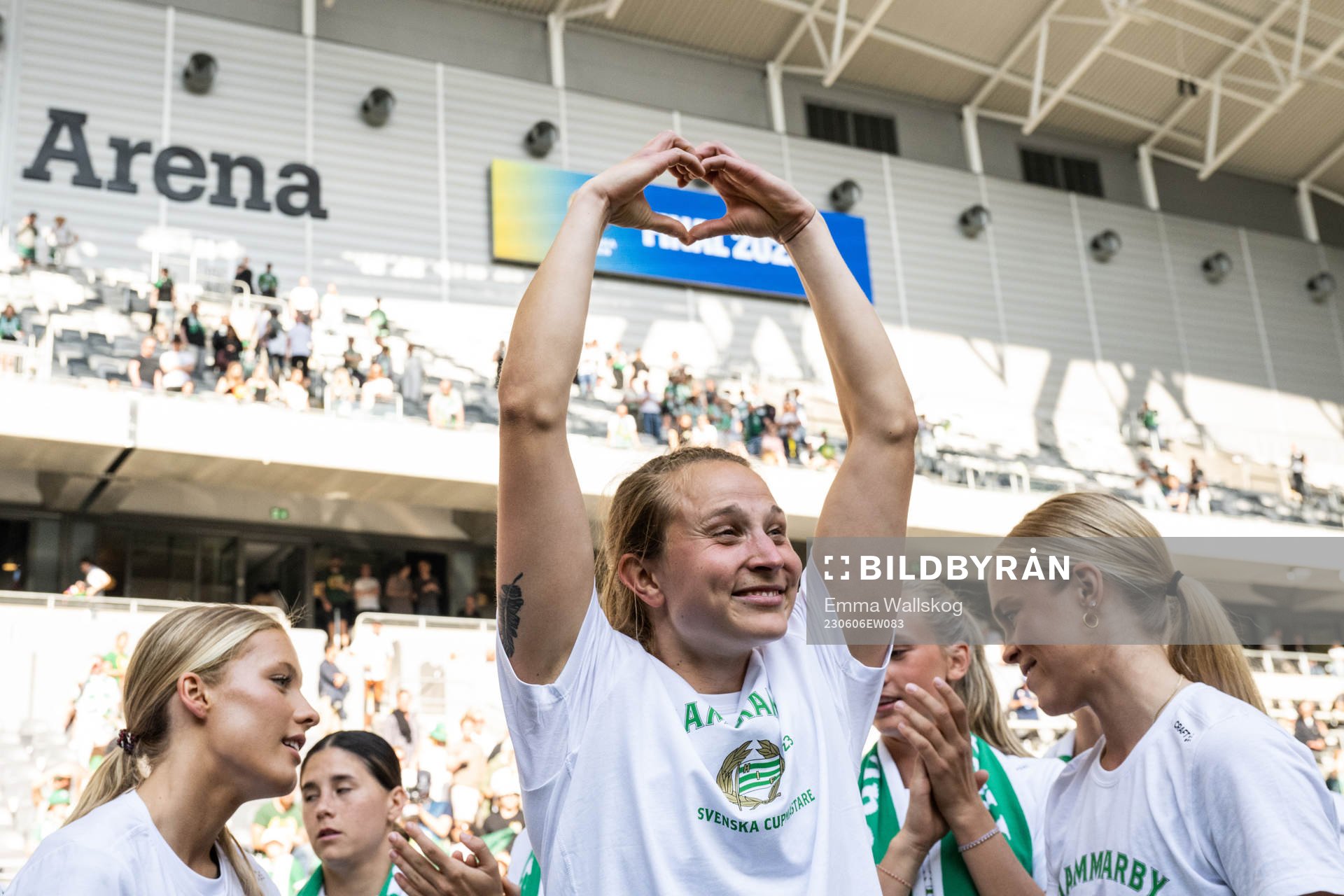 Hammarbys målvakt Anna Tamminen jublar
