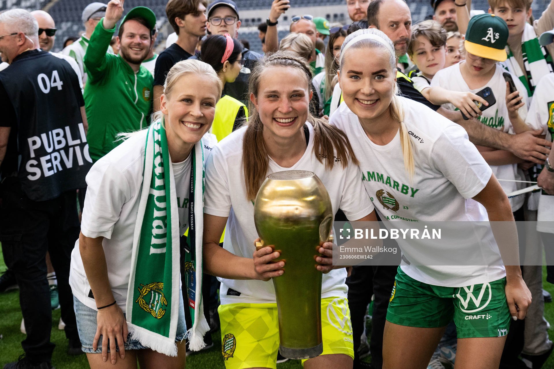 Hammarbys Adelina Engman, målvakt Anna Tamminen och Eva