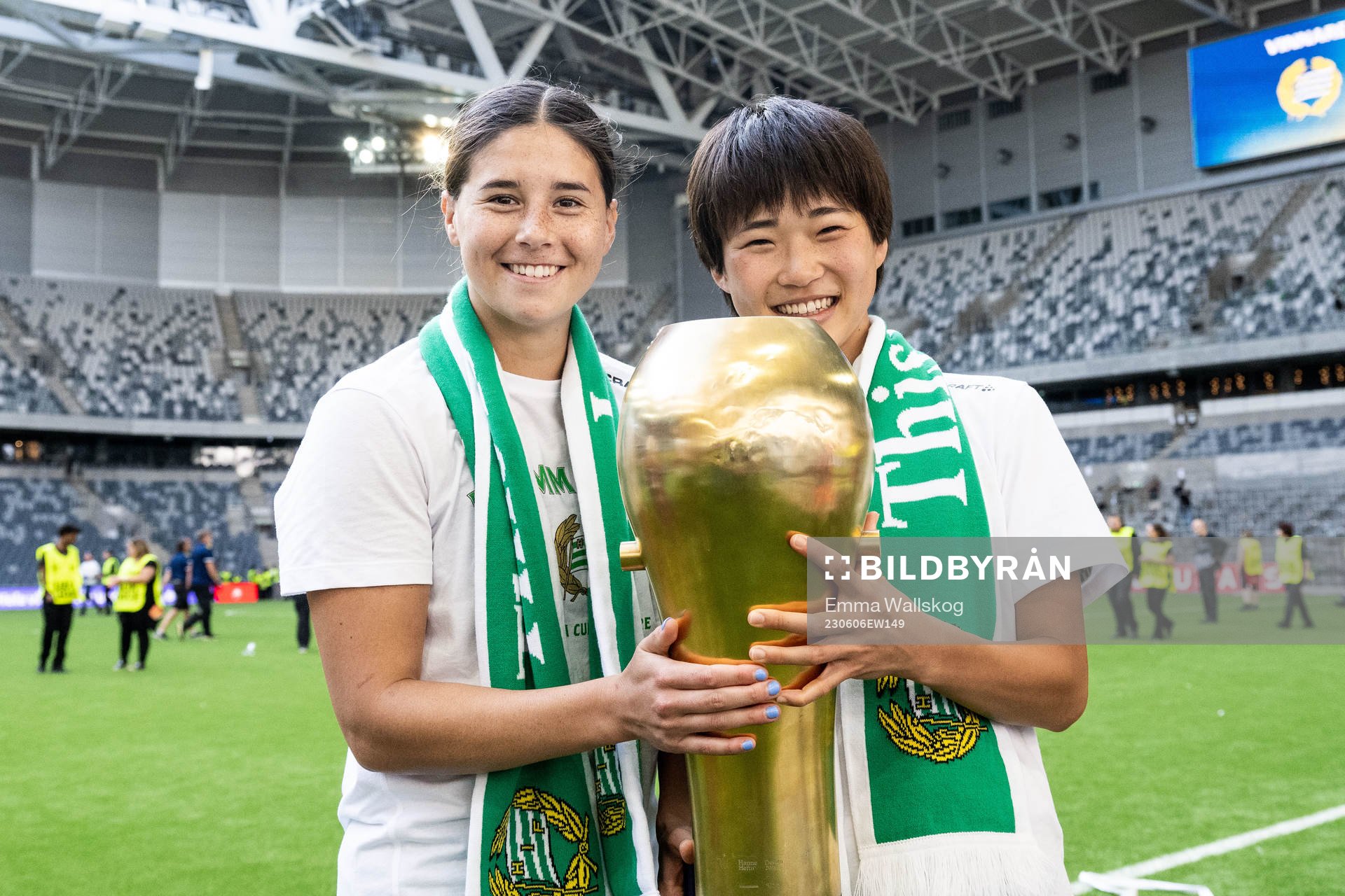 Hammarbys Kyra Cooney-Cross och Maika Hamano jublar