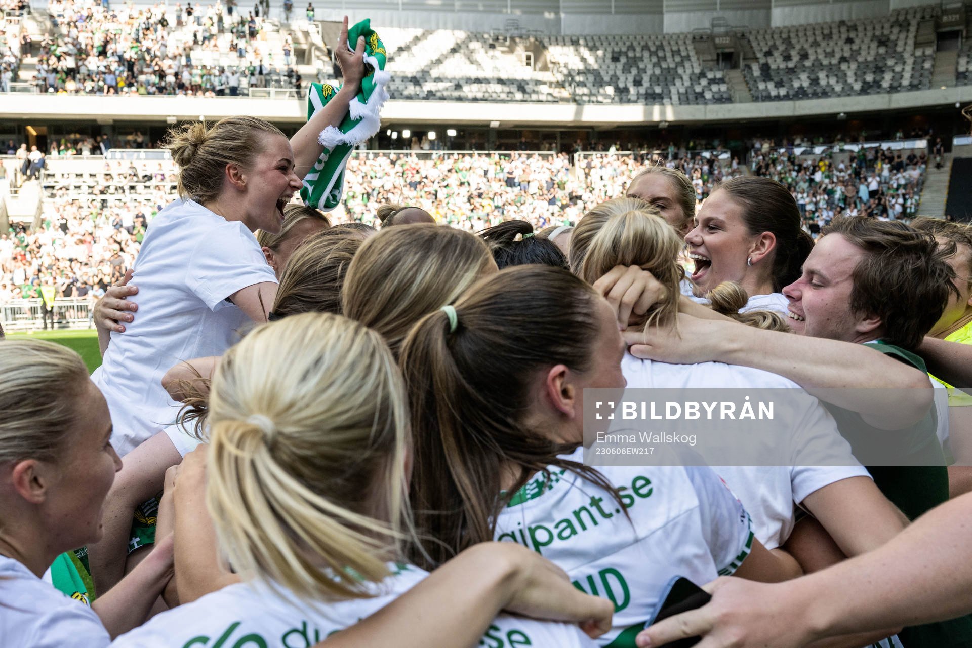 Hammarbys spelare jublar vid slutsignalen