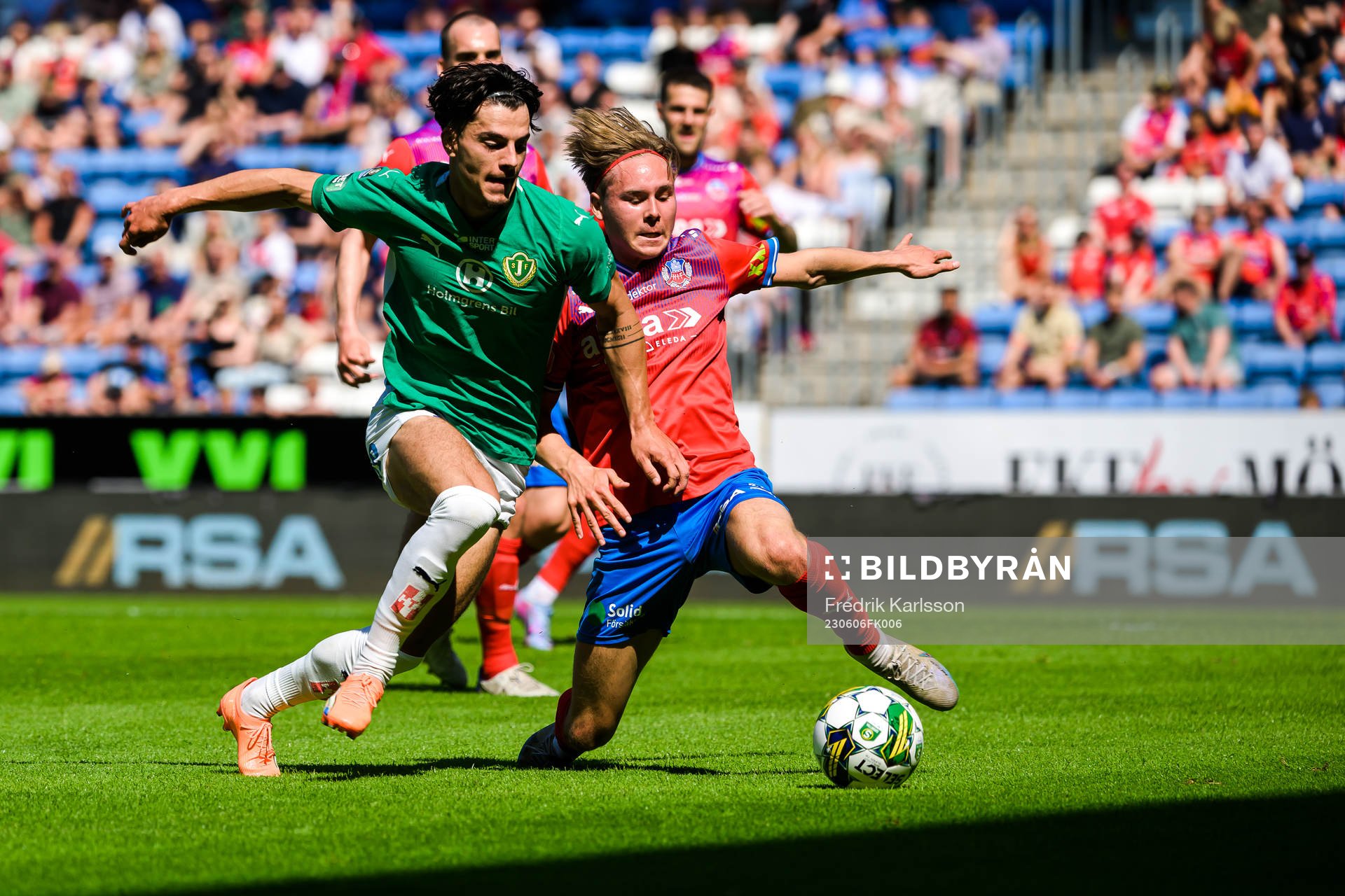 Jönköpings Södras Flamur Dzelili och Helsingborgs Simon