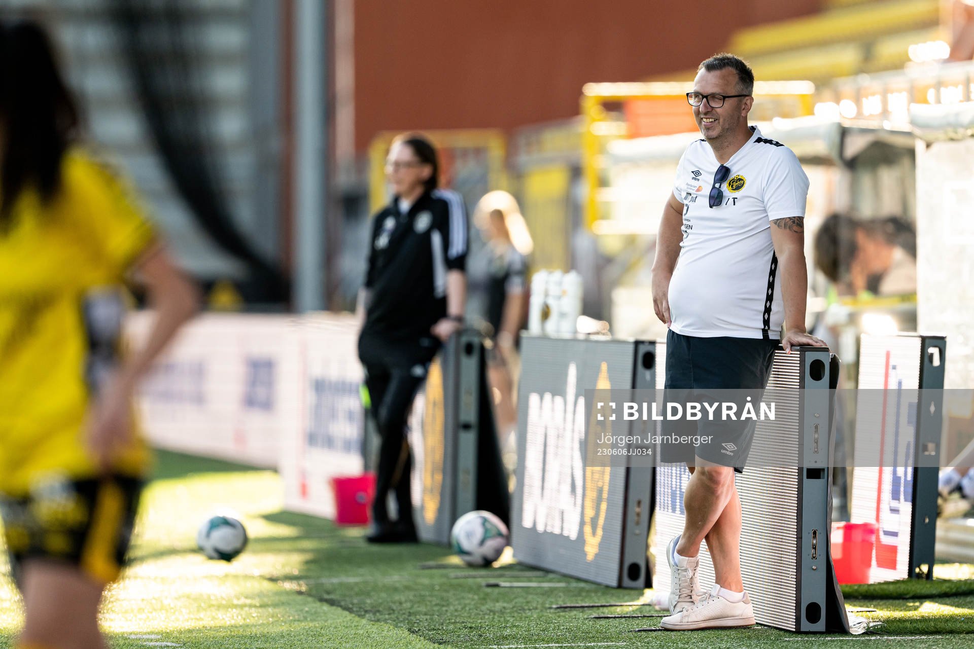 Elfsborgs tränare Ismet Tursic under fotbollsmatchen i Div 2 Nordvästra Götaland mellan Elfsborg och Vänersborg den 6 juni 2023 i Borås.
