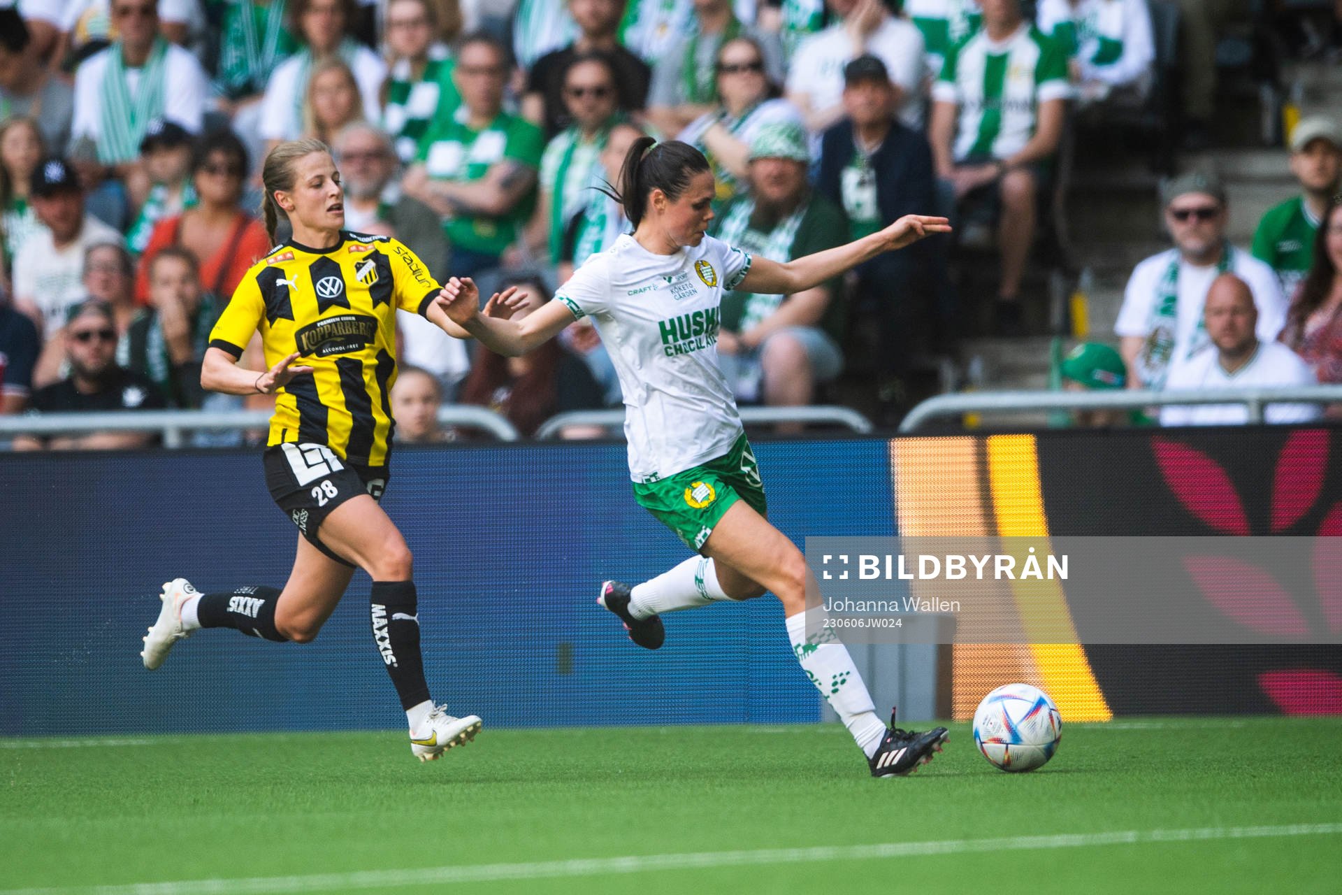 Häckens Anna Anvegård och Hammarbys Simone Boye Sørensen