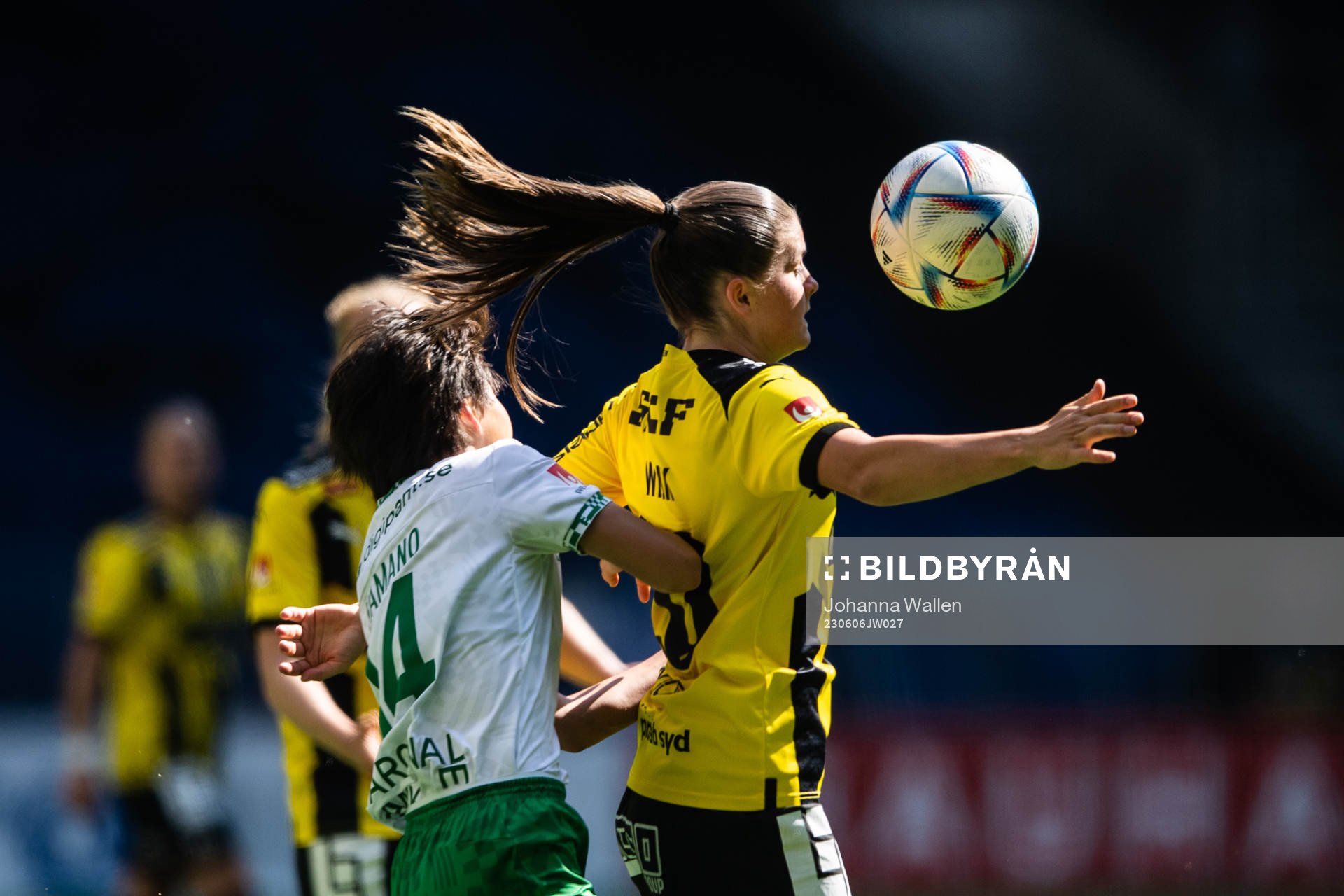 Hammarbys Maika Hamano och Häckens Hanna Wijk