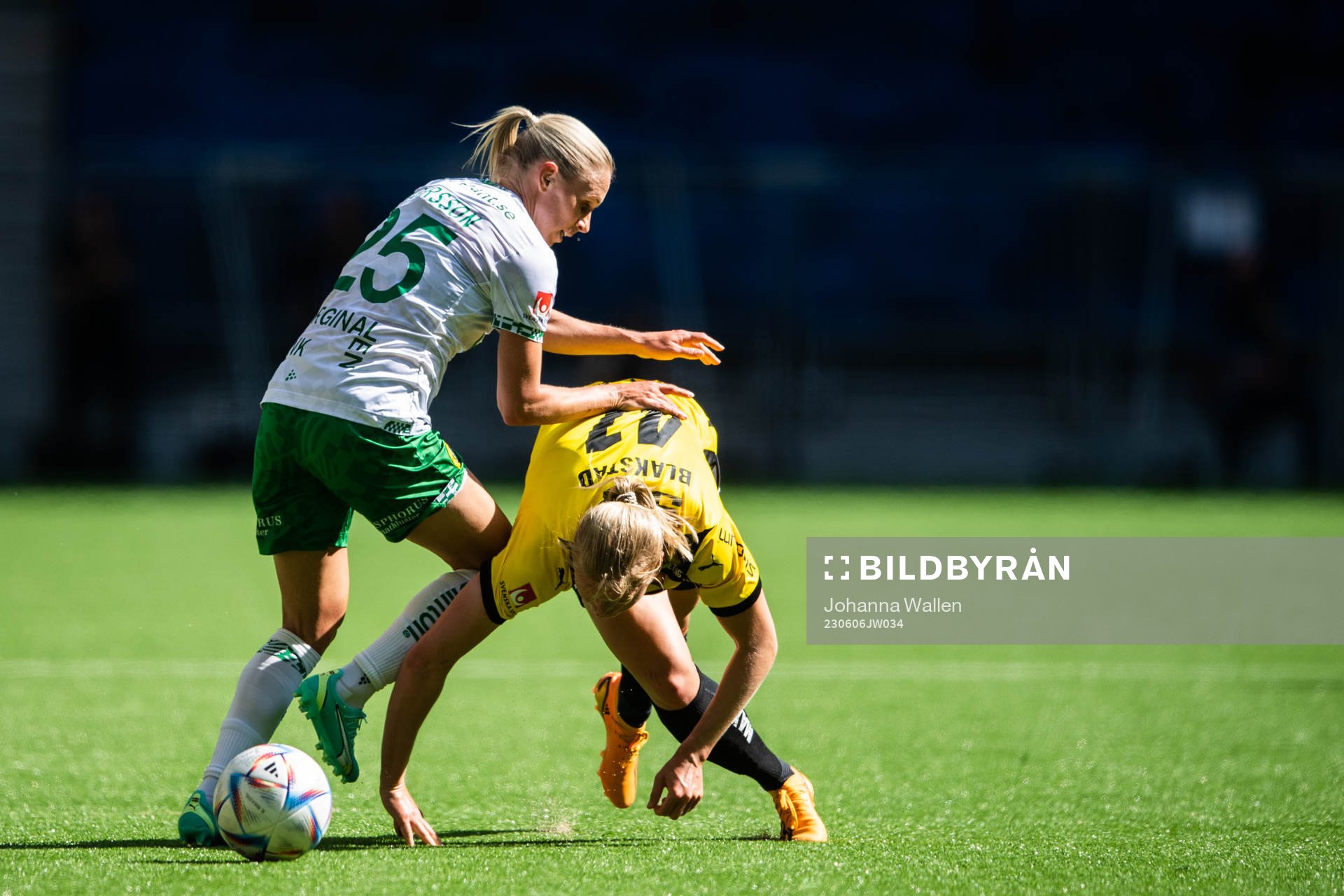Hammarbys Jonna Andersson och Häckens Julie Blakstad