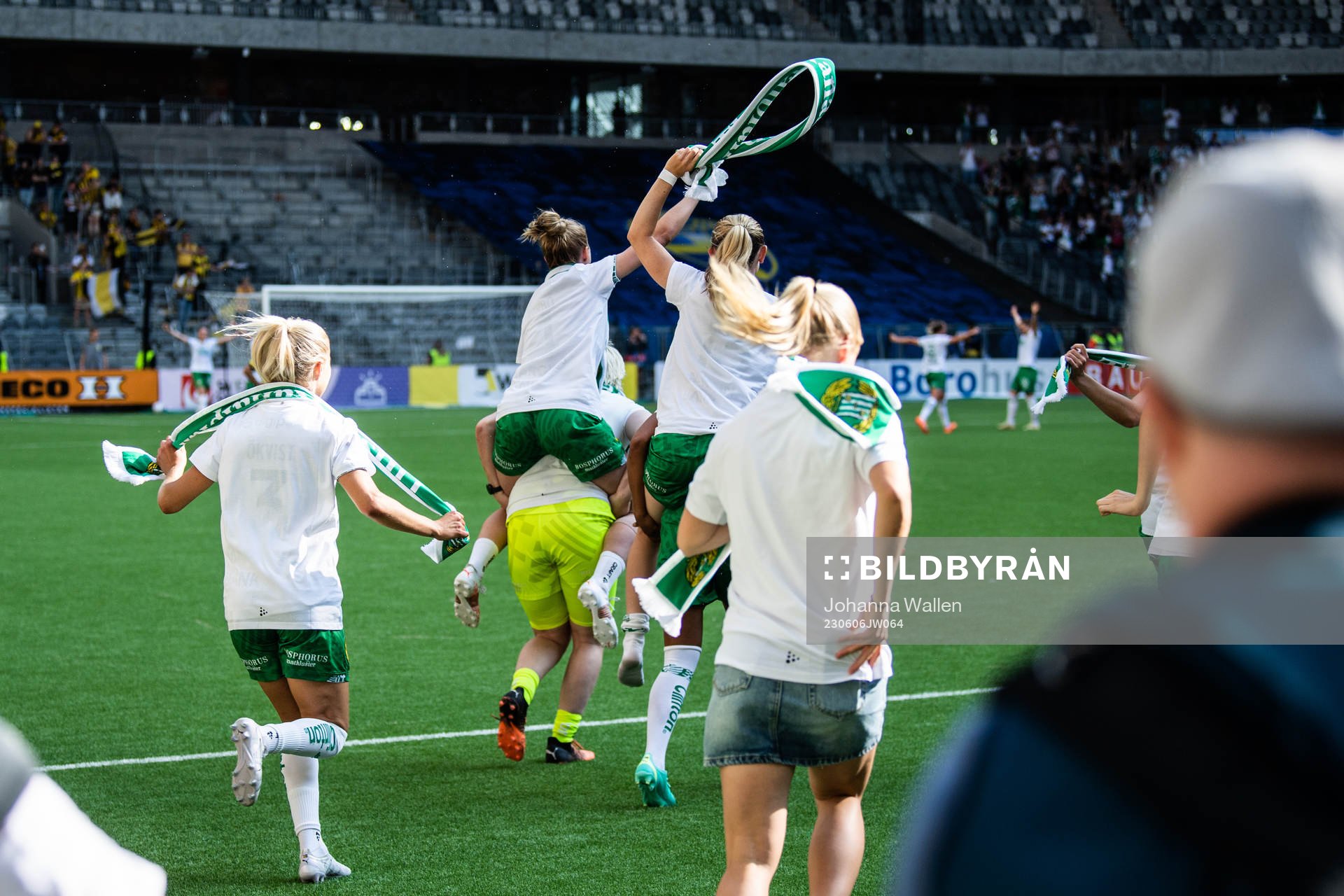 Hammarbys spelare jublar