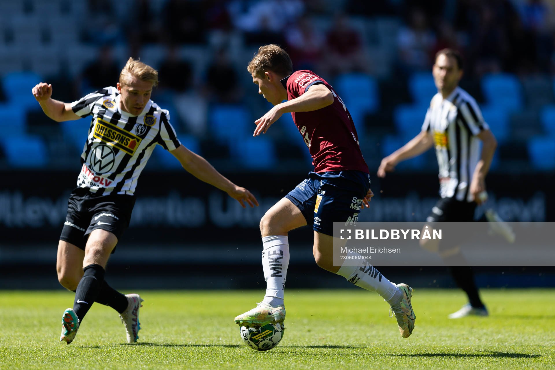 Landskronas Edvin Dahlqvist och Örgrytes Isak Dahlqvist under fotbollsmatchen i Superettan mellan Örgryte och Landskrona den 6 juni 2023 i Göteborg.