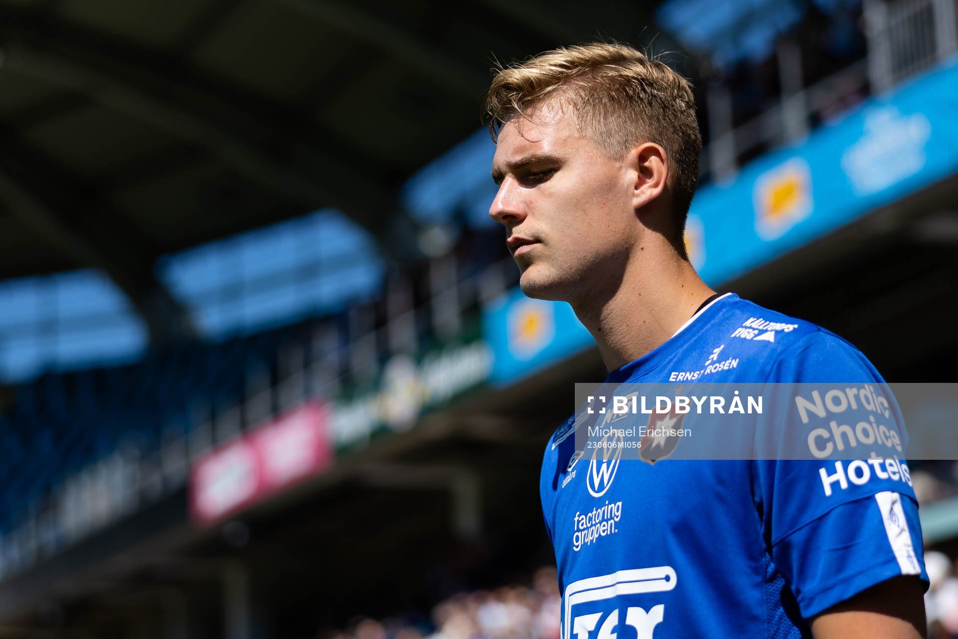 Örgrytes målvakt Mathias Nilsson innan fotbollsmatchen i
