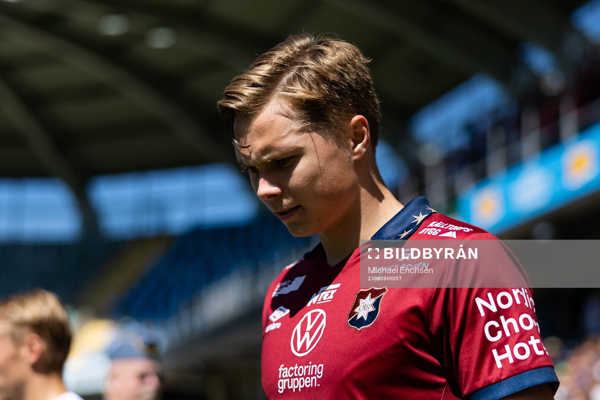 Örgrytes Linus Tagesson innan fotbollsmatchen i Superettan