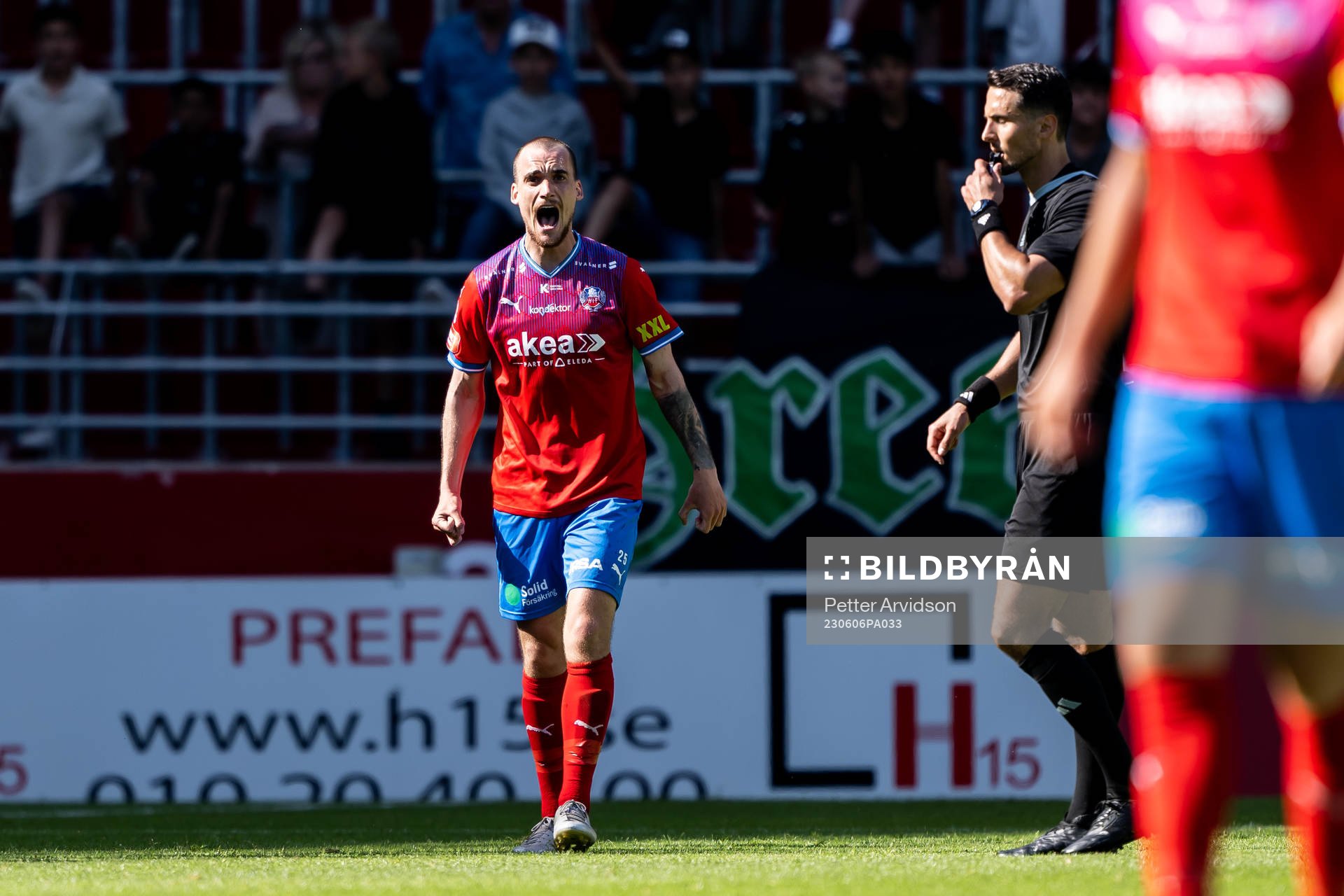 Helsingborgs Adam Hellborg reagerar