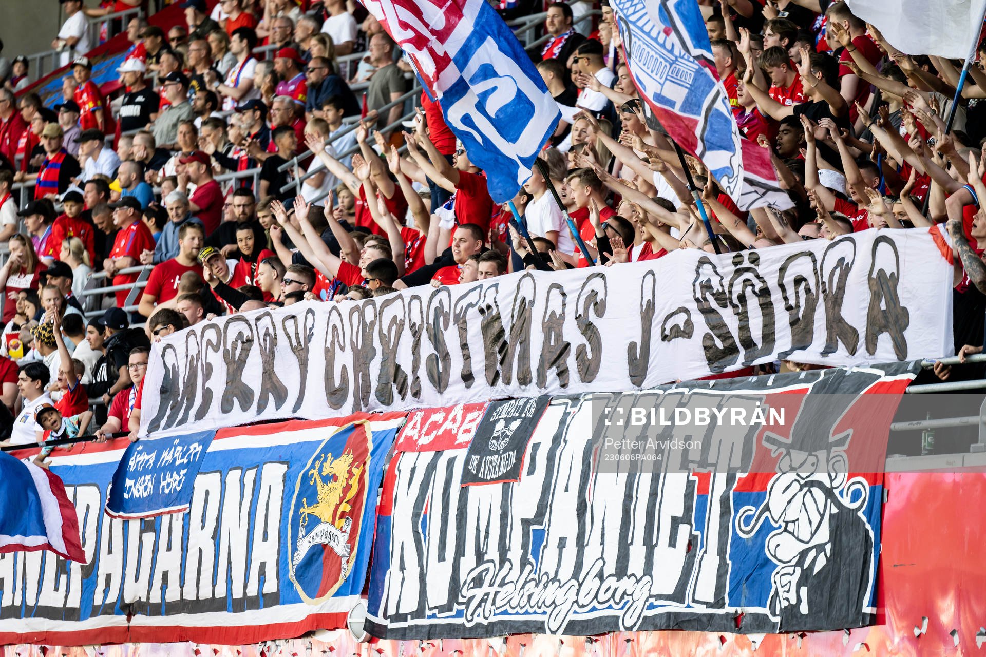 Helsingborgs supportrar med en banderoll
