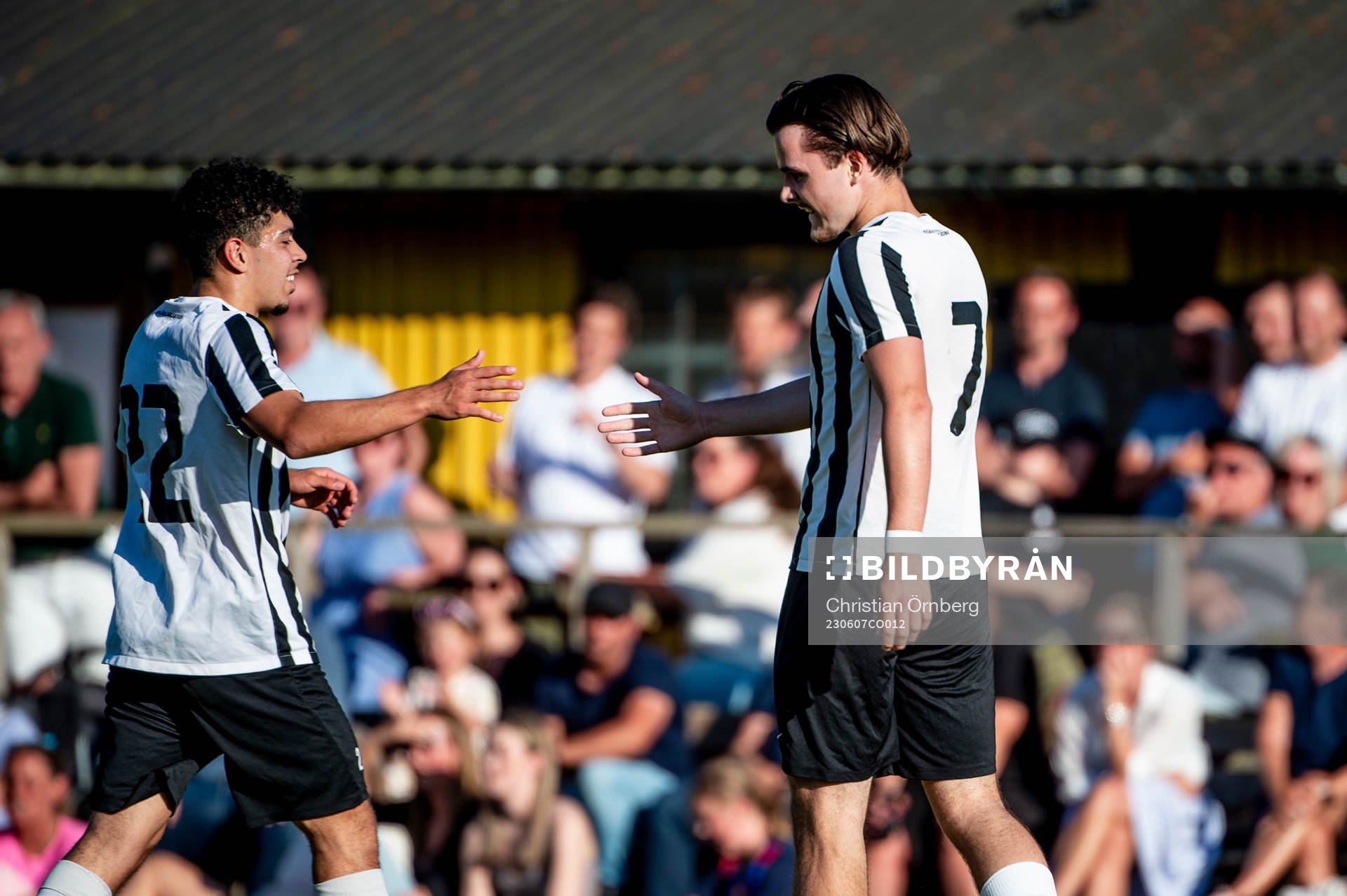 Landskronas Milton Olin jublar efter 0-1 tillsammans med Ramy Al-Karkhi under sextondelsfinalen i DM den 7 juni 2023 i Västra Ingelstad.