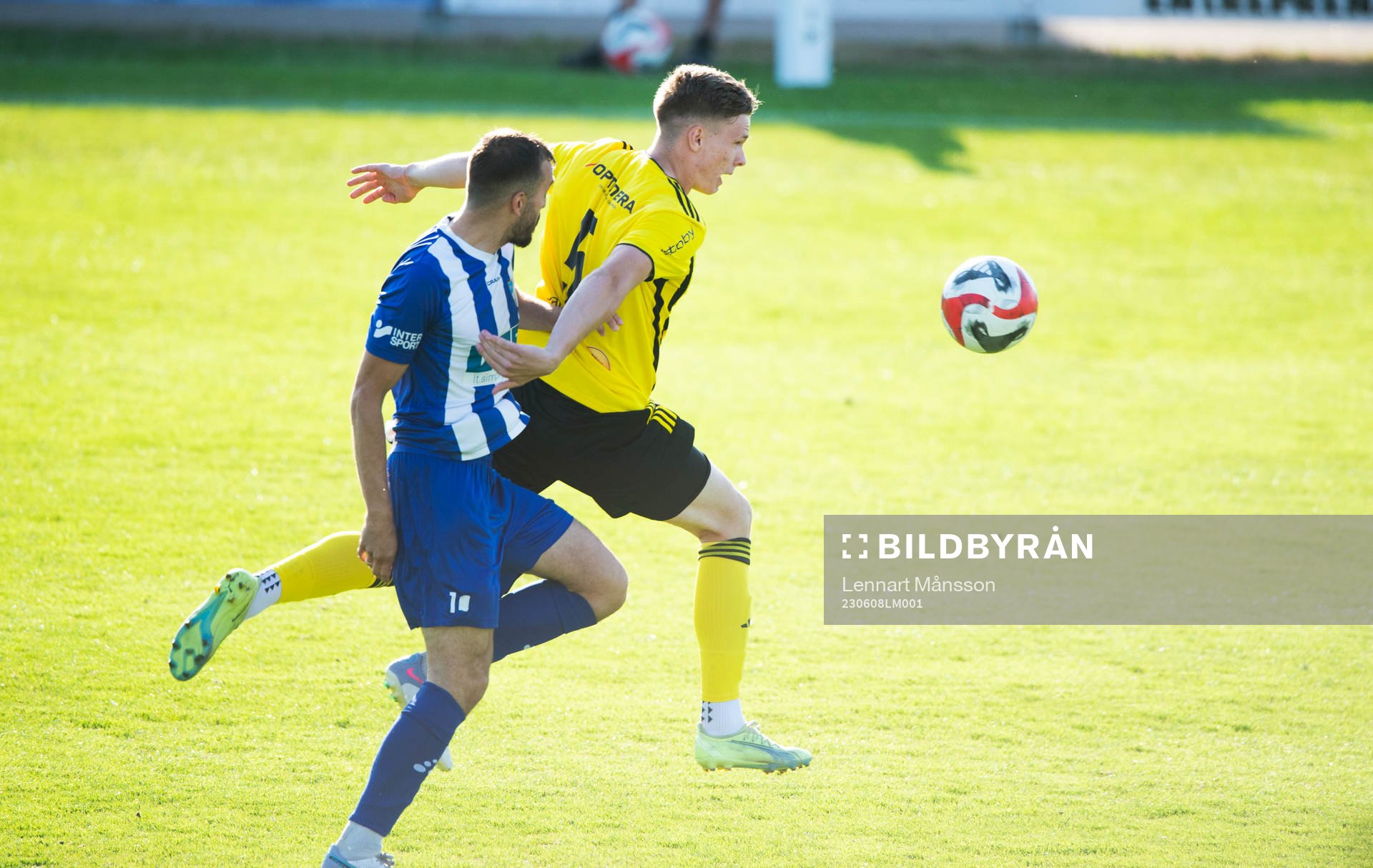 IFK Hässleholms Axel Henriksson i matchen i division 2
