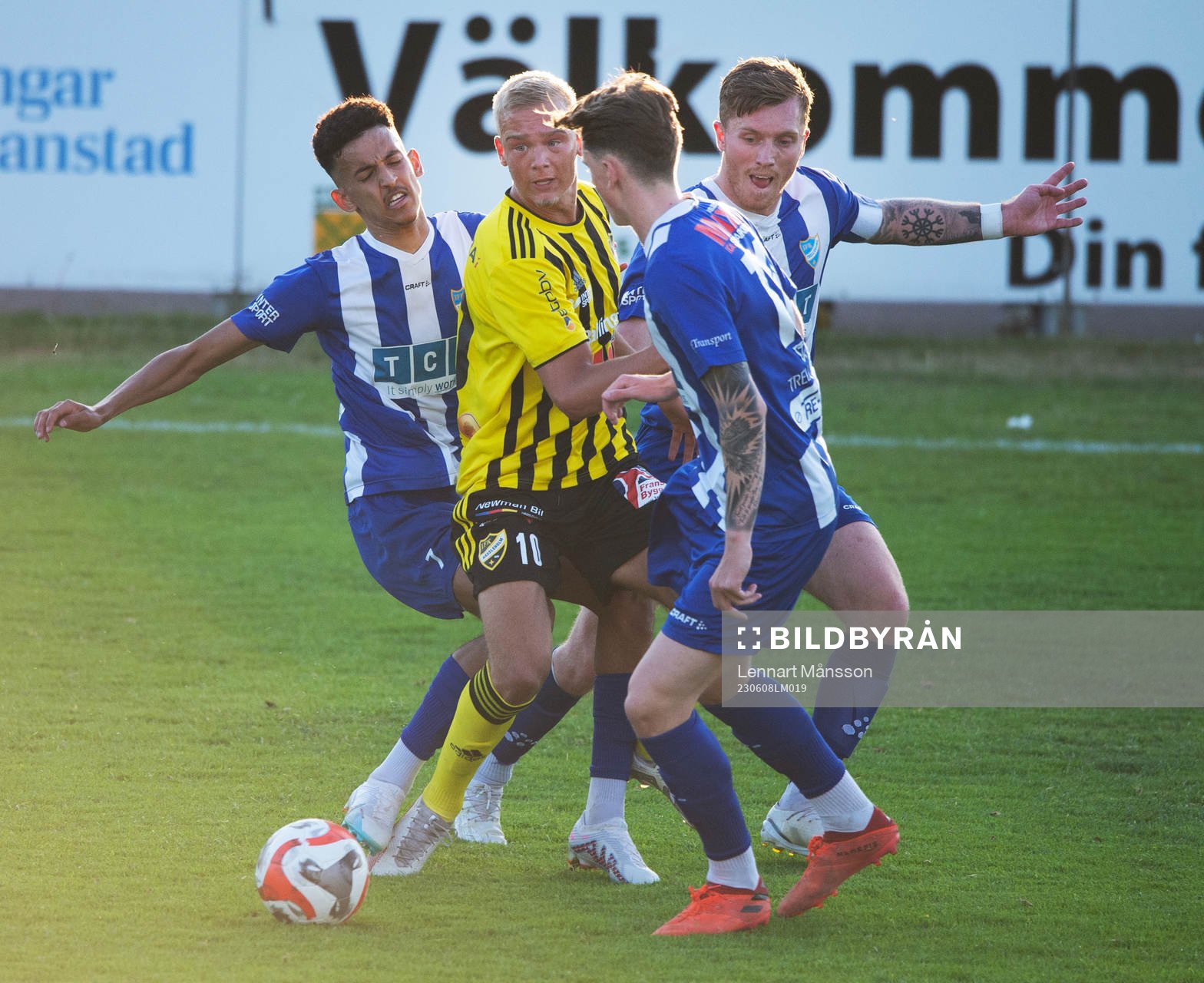 IFK Hässleholms 2-målsskytt Olle Kjellman Olblad  kläms