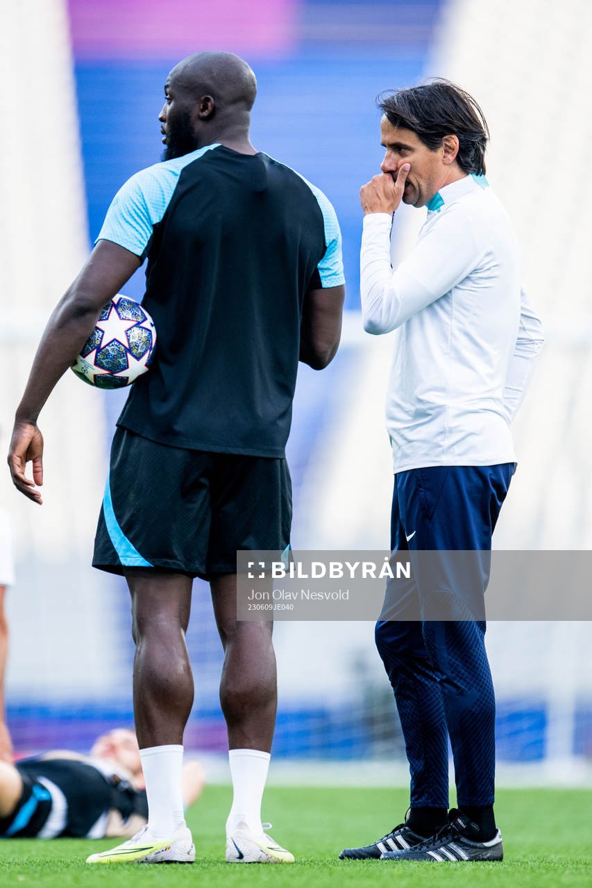 Romelu Lukaku of Inter and Simone Inzaghi, head coach of