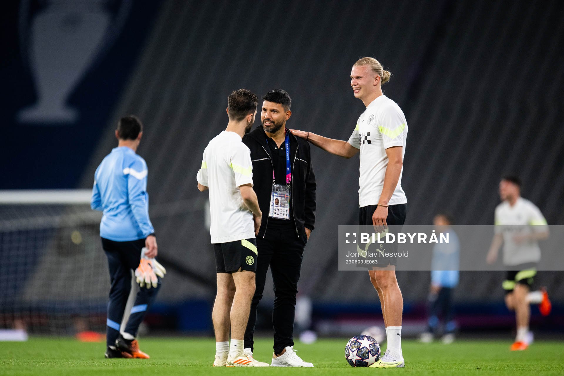 Sergio Agüero and Erling Braut Haaland of Manchester City at a training session ahead of the UEFA Champions League final on June 9, 2023 in Istanbul.
