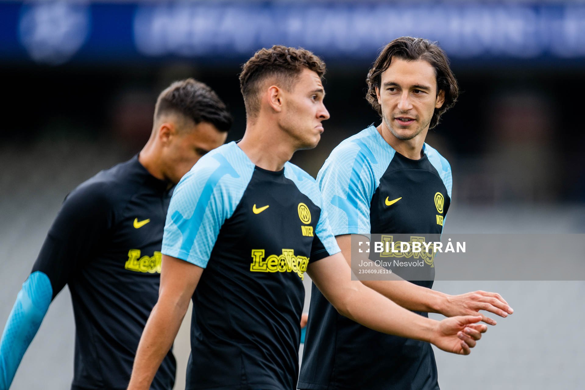 Kristjan Asllani and Matteo Darmian of Inter at a training