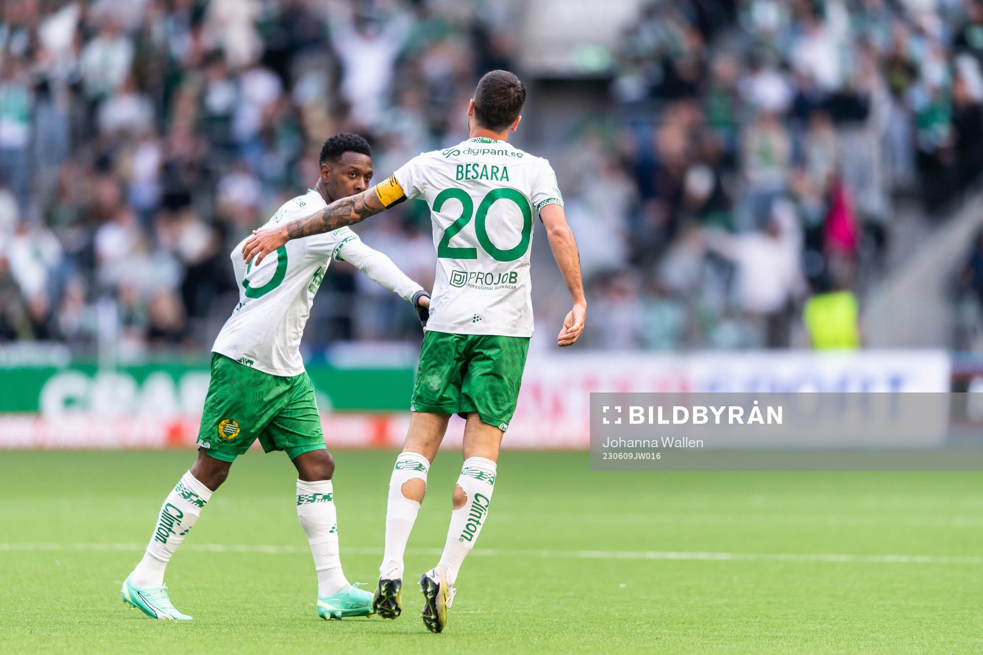 Hammarbys Shaquille Pinas och Nahir Besara jublar