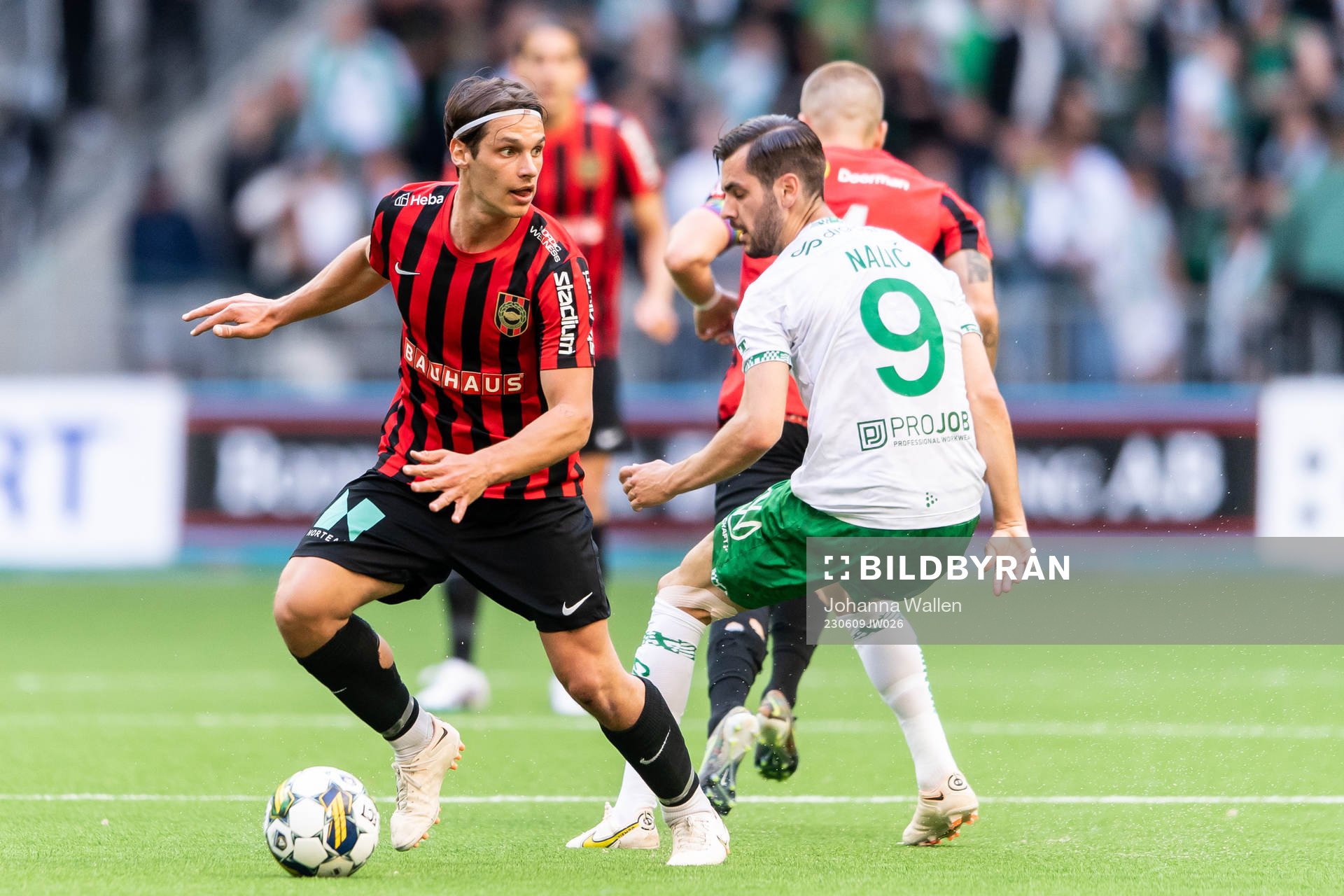 Brommapojkarnas Kevin Ackermann och Hammarbys Adi Nalic