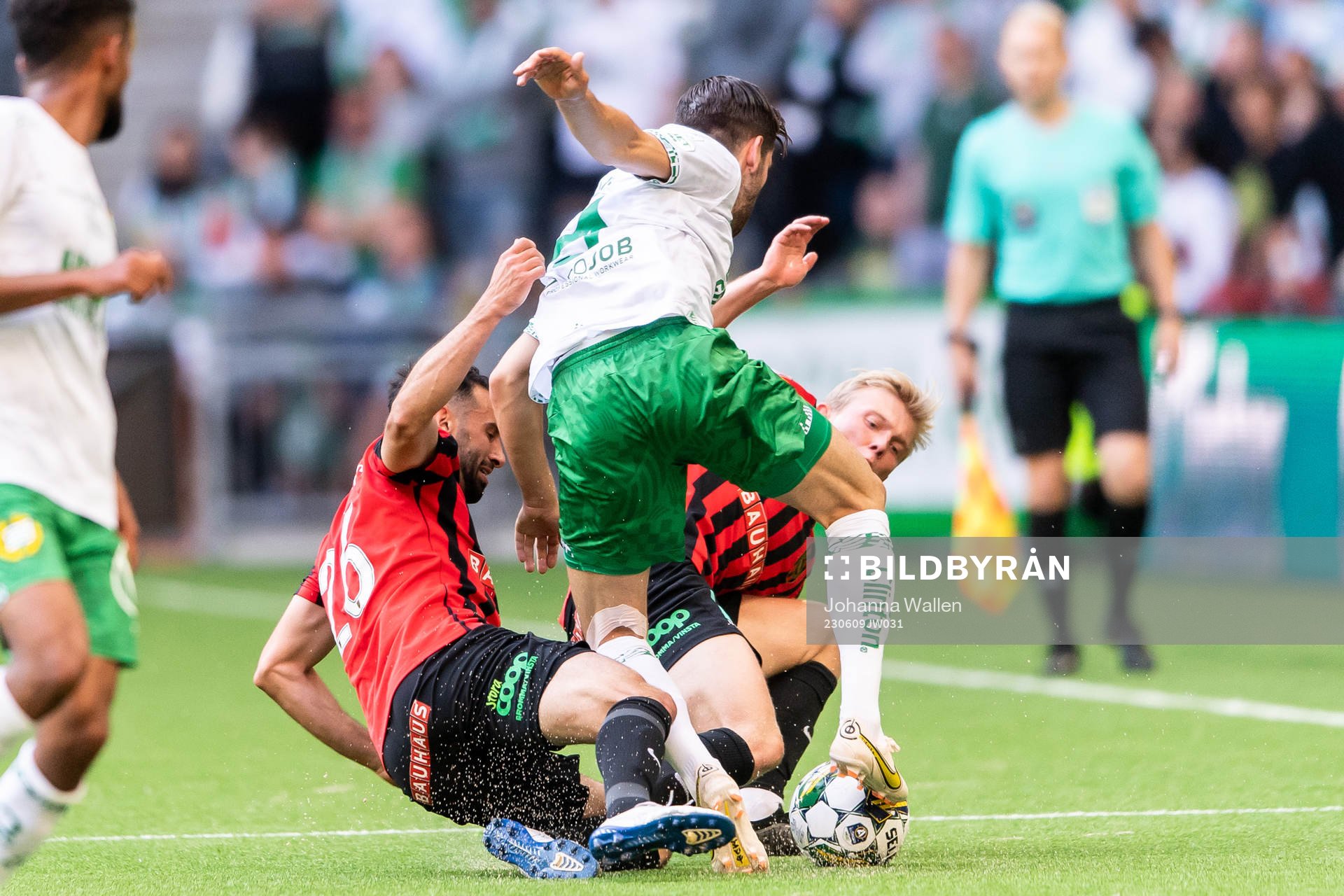 Brommapojkarnas André Calisir och Alexander Jensen mot