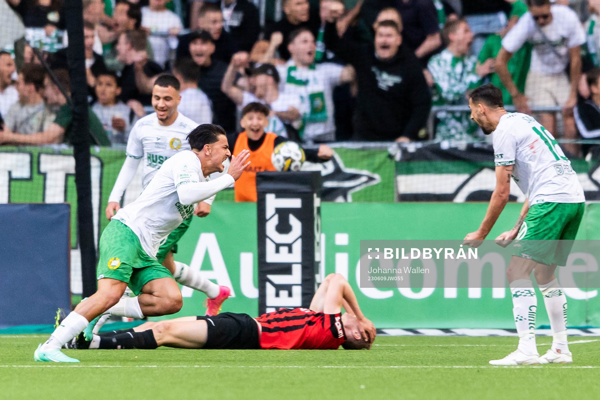 Hammarbys Jusef Erabi jublar efter sitt 2-1 mål under fotbollsmatchen i Allsvenskan mellan Hammarby och Brommapojkarna den 9 juni 2023 i Stockholm.
