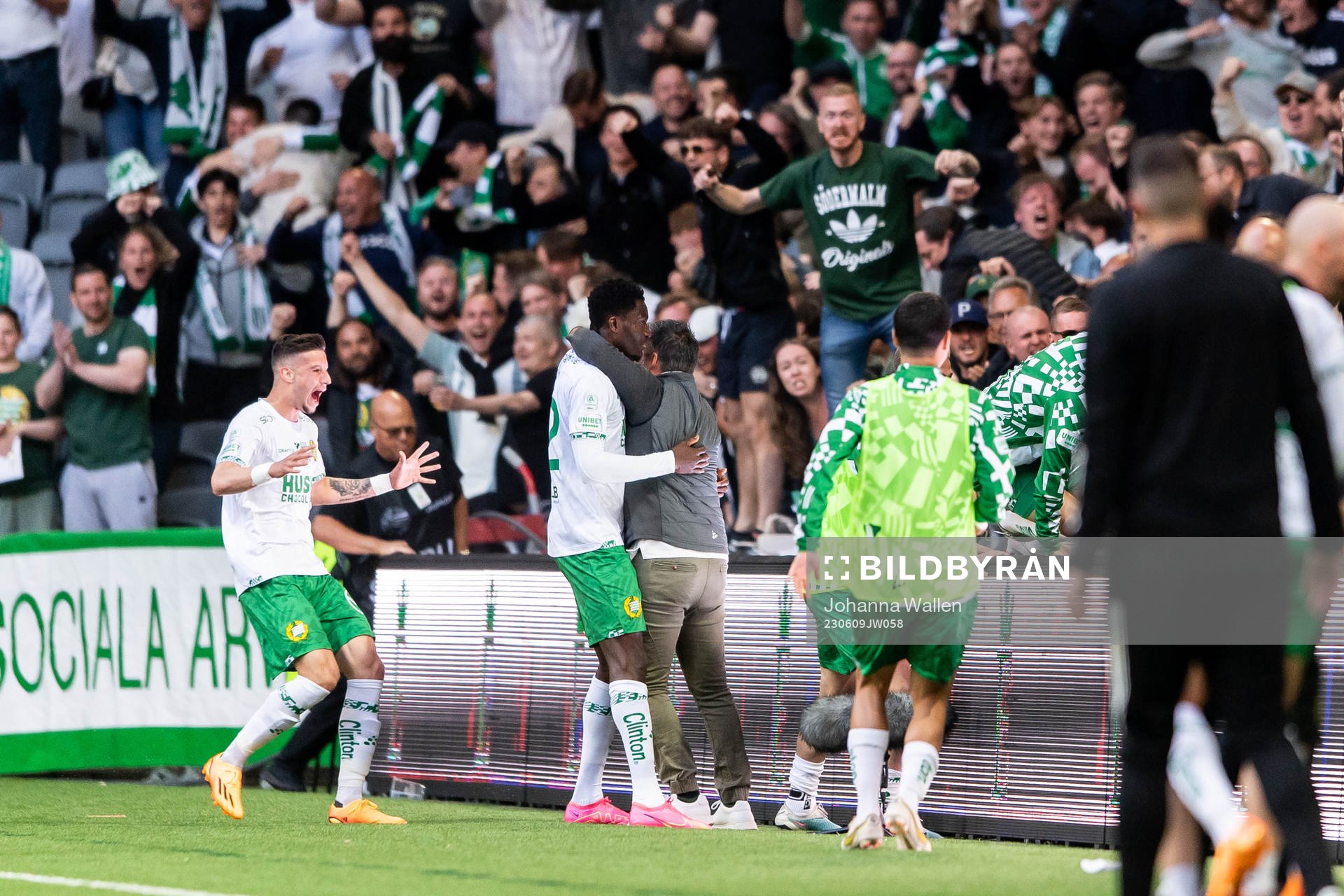 Hammarbys spelare jublar
