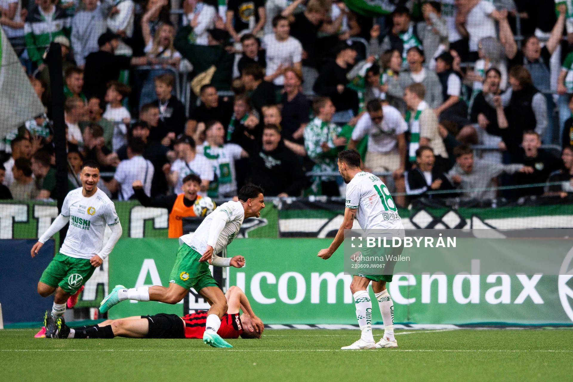 Hammarbys Jusef Erabi jublar efter 2-1 under fotbollsmatchen i Allsvenskan mellan Hammarby och Brommapojkarna den 9 juni 2023 i Stockholm.