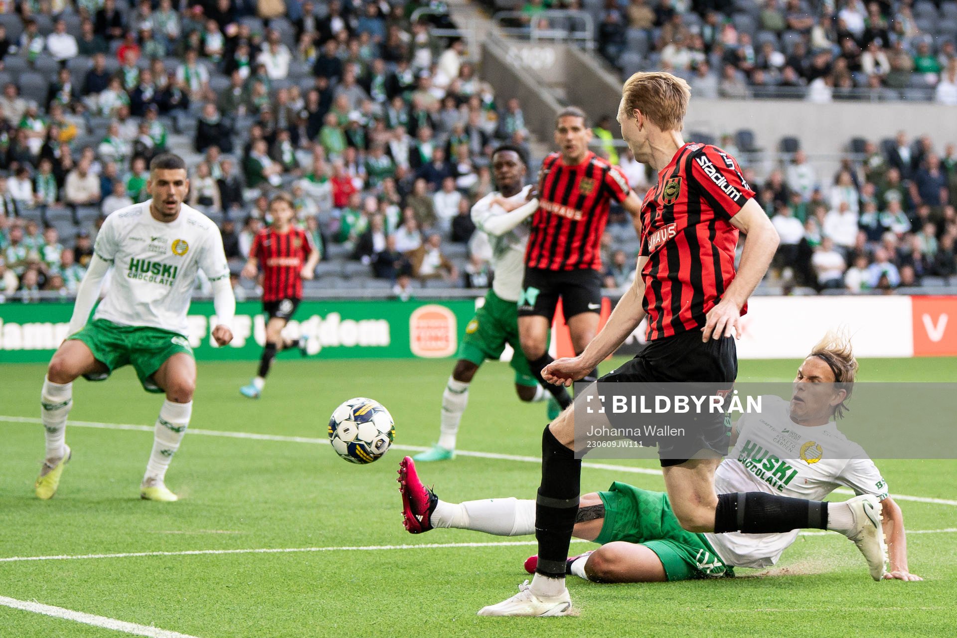 Brommapojkarnas Tim Waker och Hammarbys Markus Karlsson
