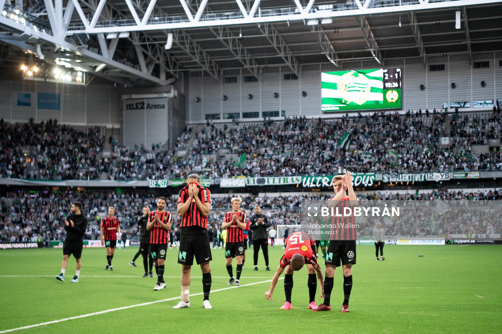 Brommapojkarnas spelare tackar publiken