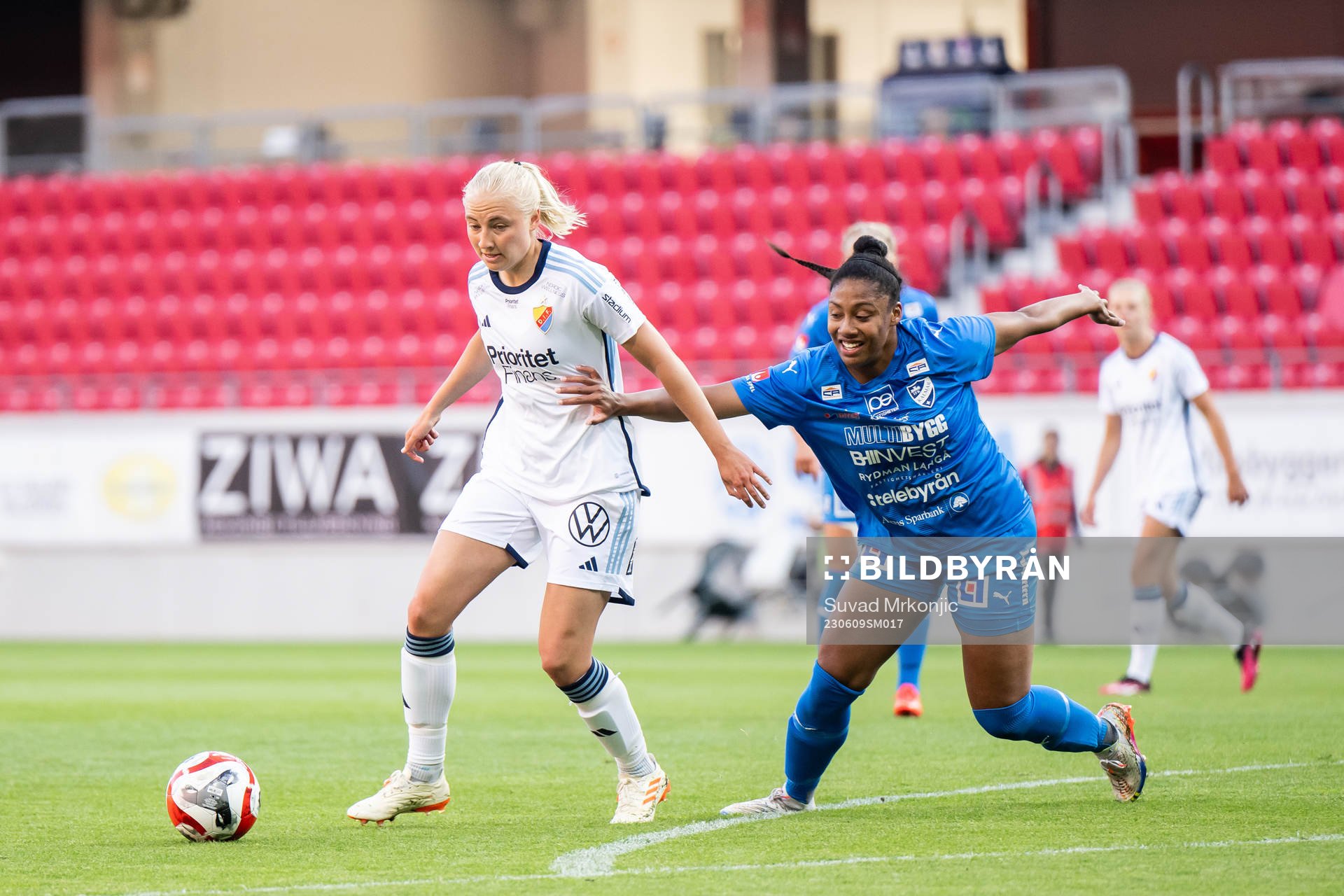 Djurgårdens Alice Bergström och Kalmars Jessika Cowart