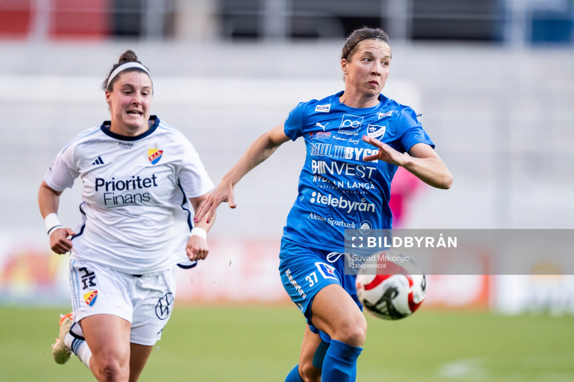 Djurgårdens Hayley Dowd och Kalmars Patricia Fischerova