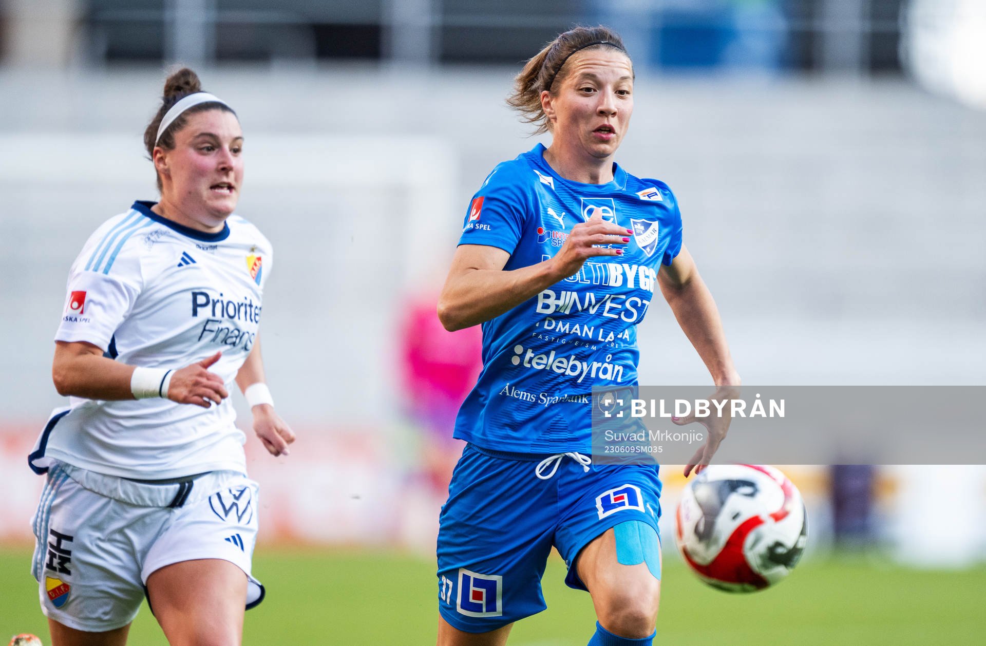 Djurgårdens Hayley Dowd och Kalmars Patricia Fischerova