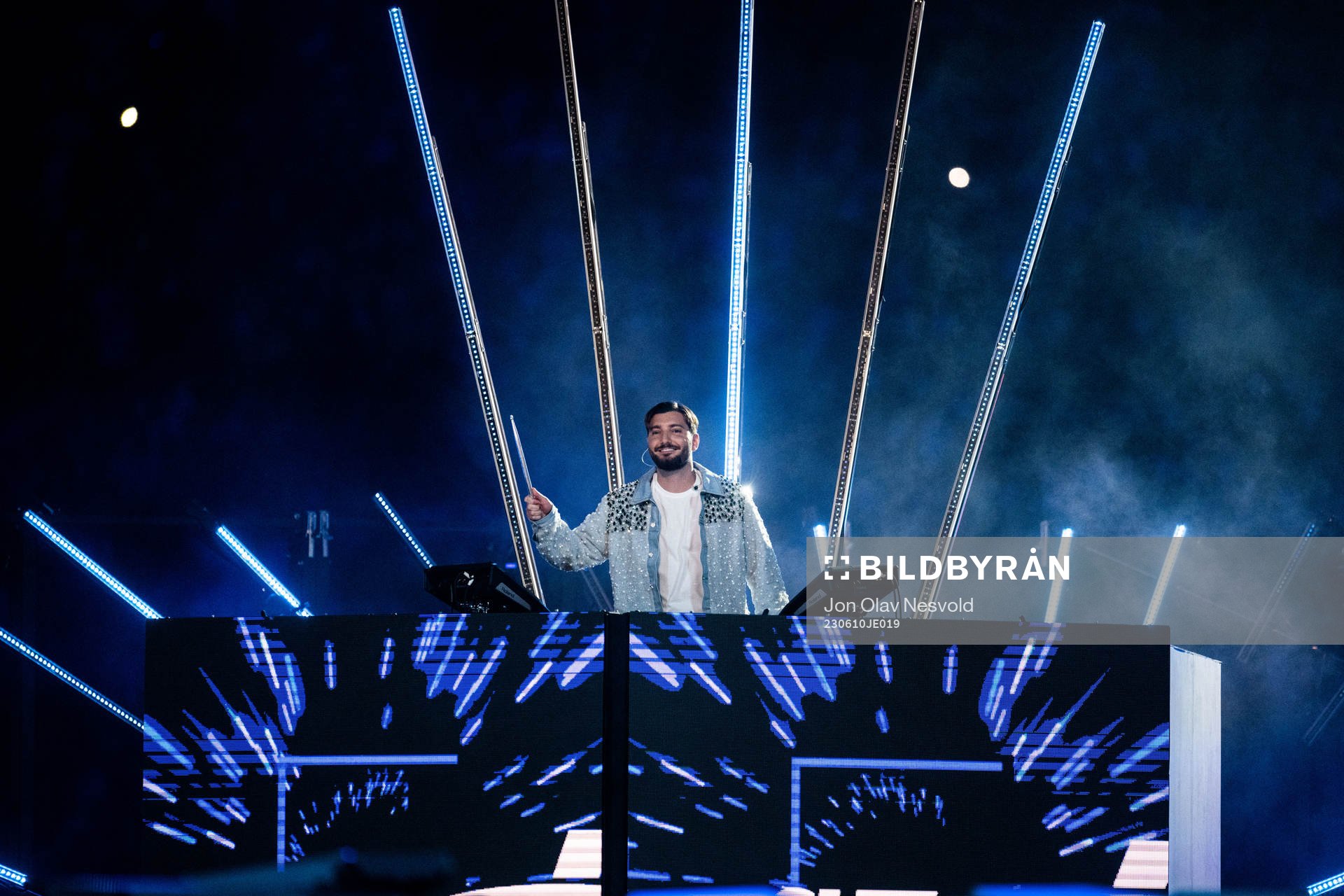 Alesso performing