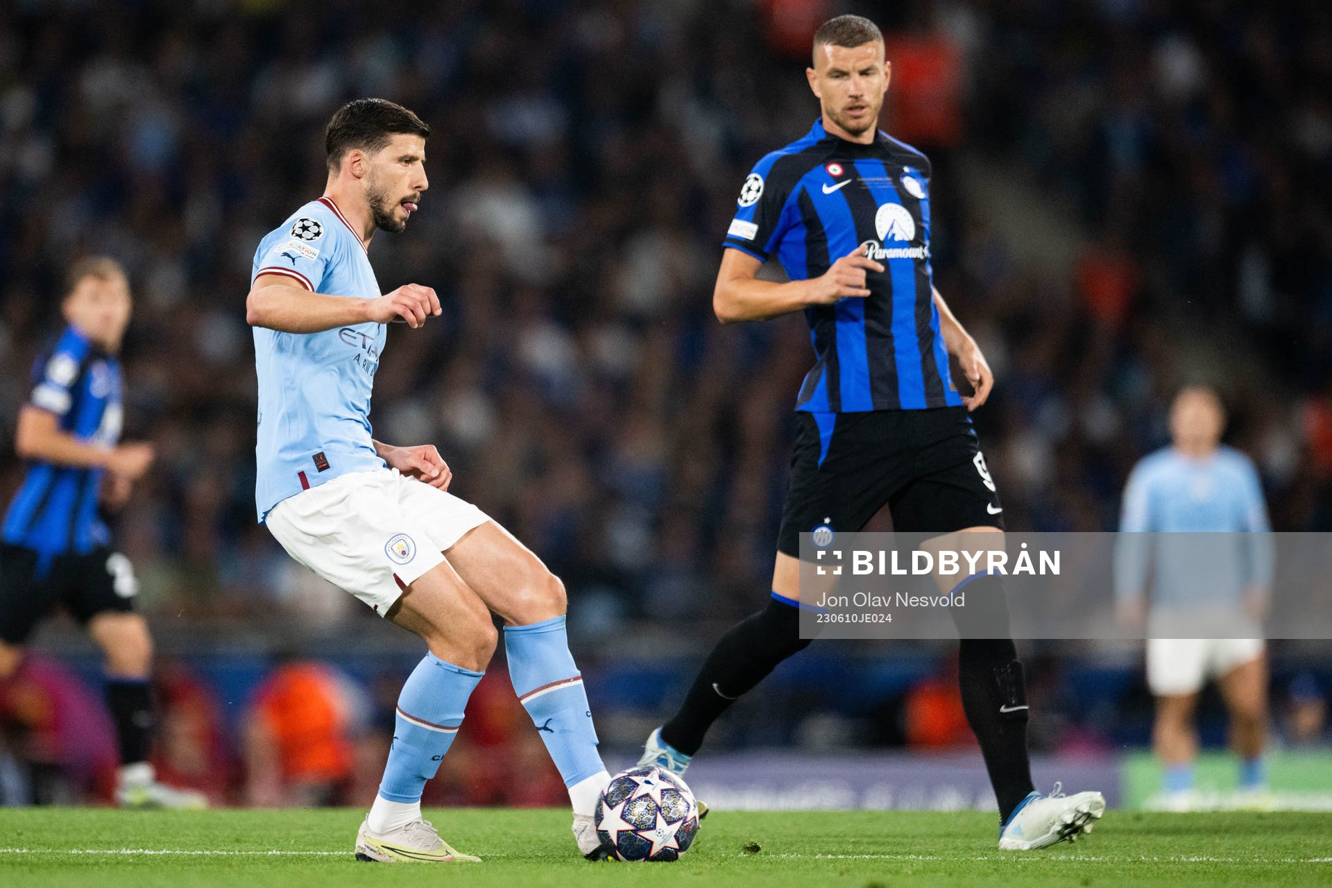 Ruben Dias of Manchester City and Edin Dzeko of Inter