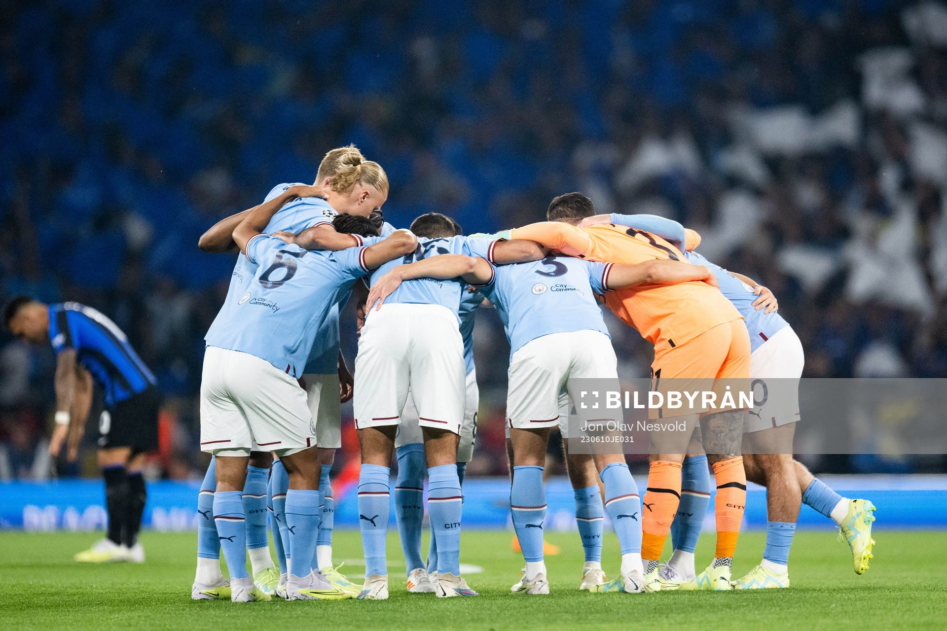 Players of Manchester City gather