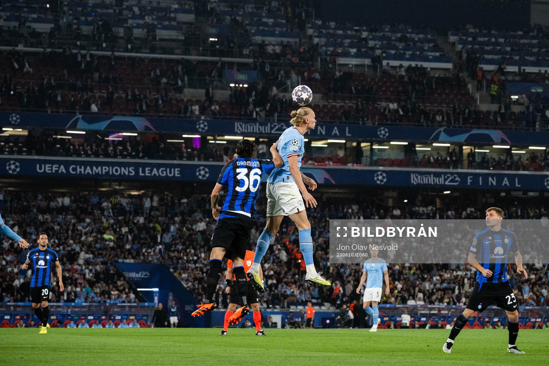 Matteo Darmian of Inter and Erling Braut Haaland of