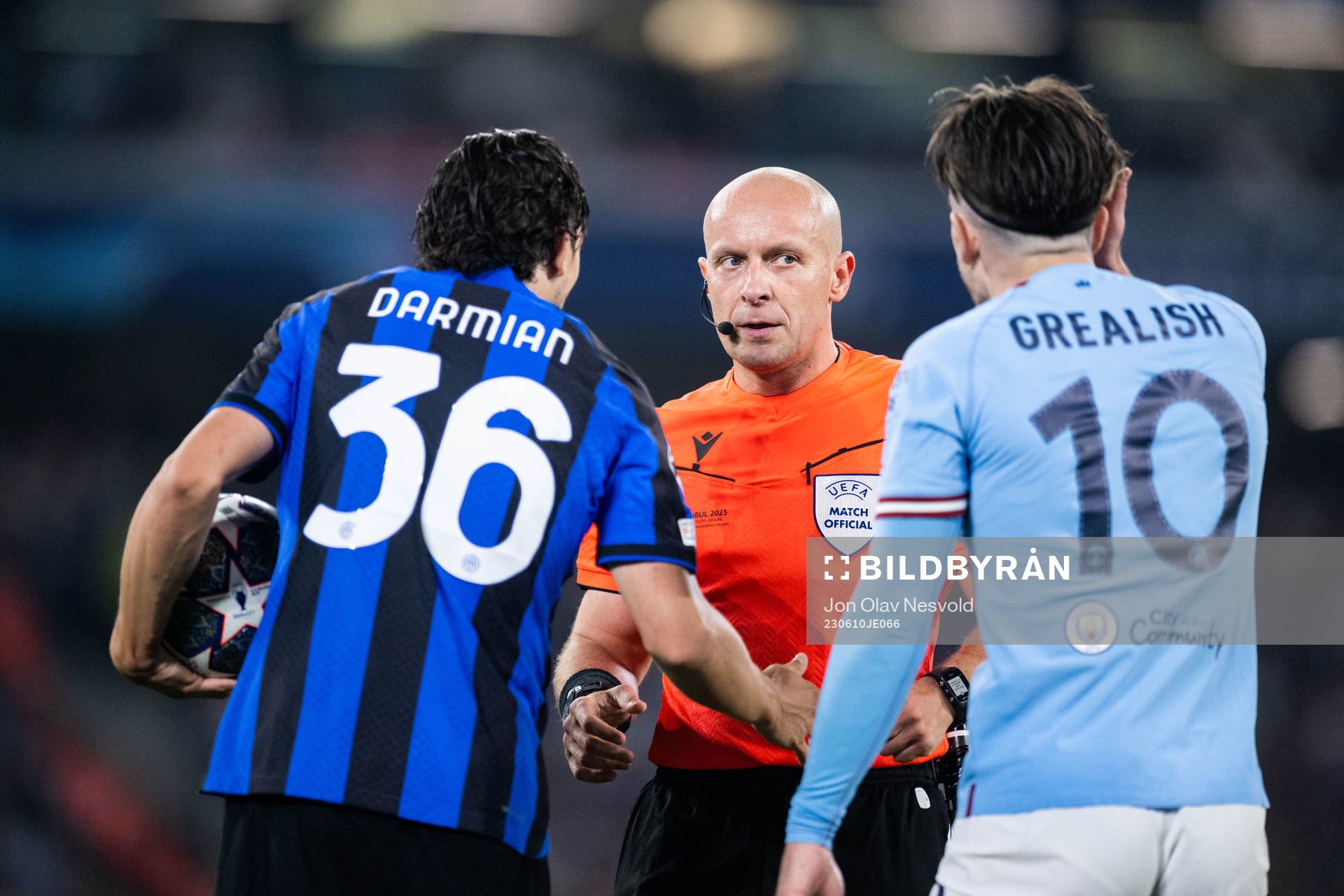 Referee Szymon Marciniak