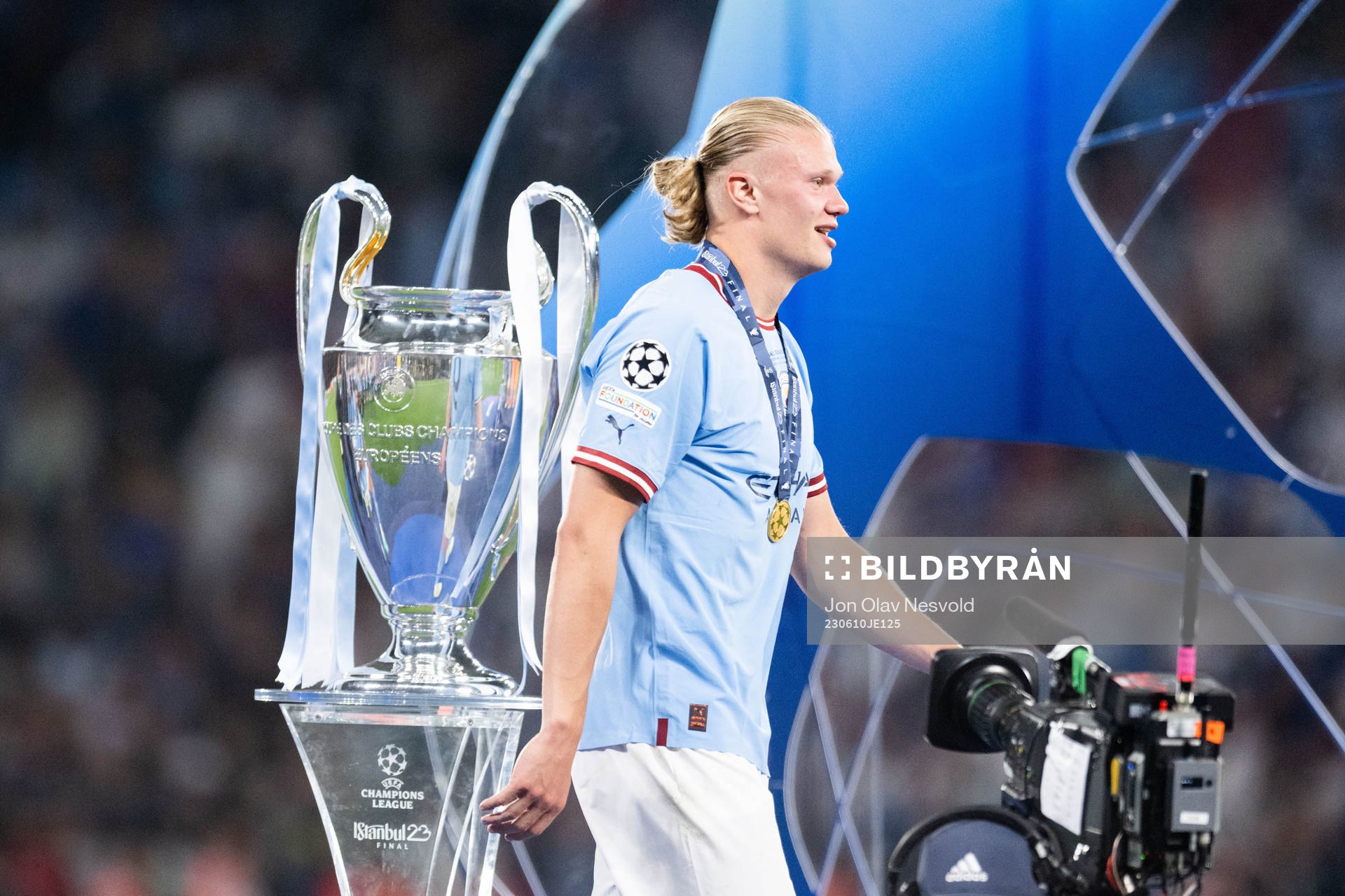 Erling Braut Haaland of Manchester City and the trophy