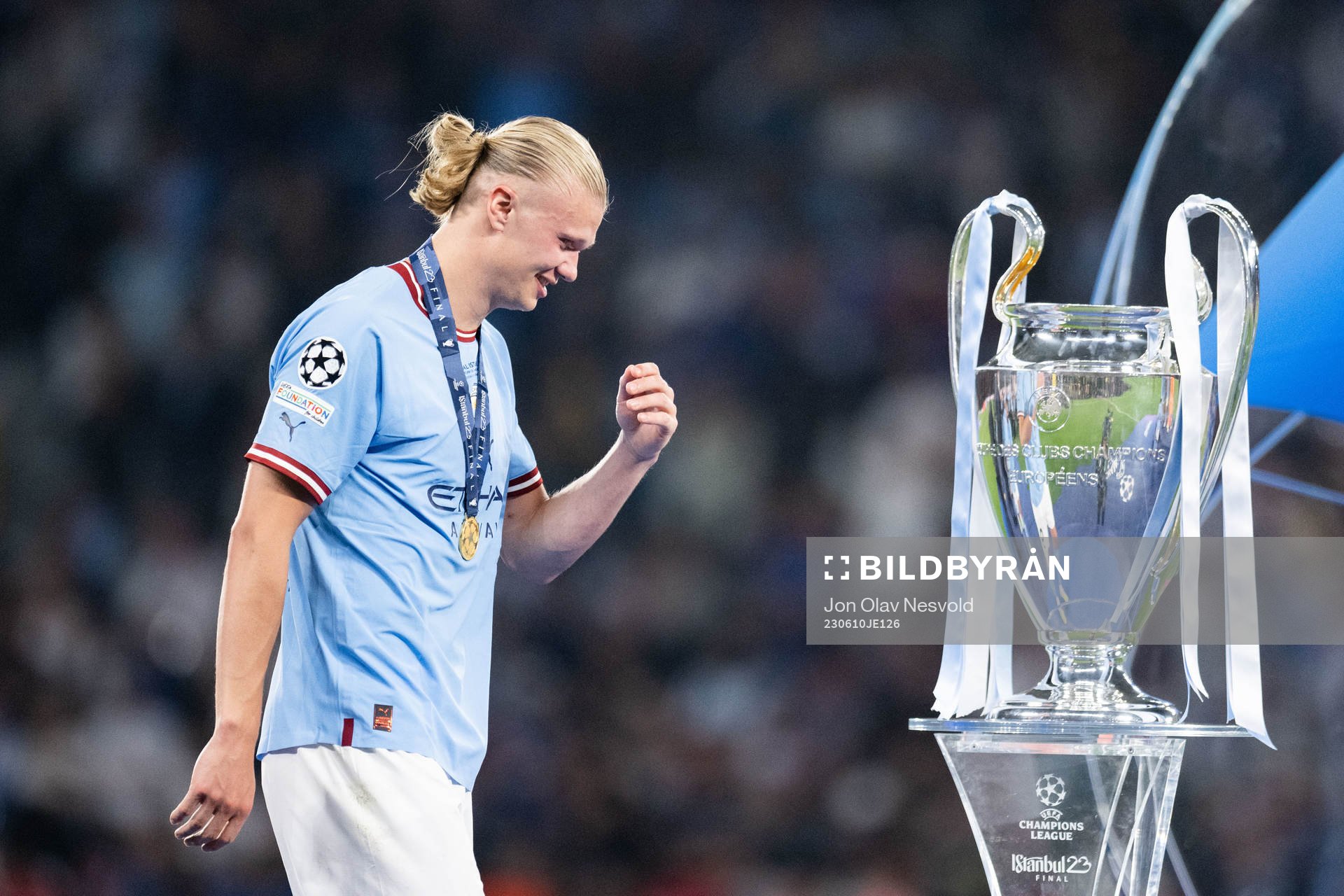 Erling Braut Haaland of Manchester City and the trophy
