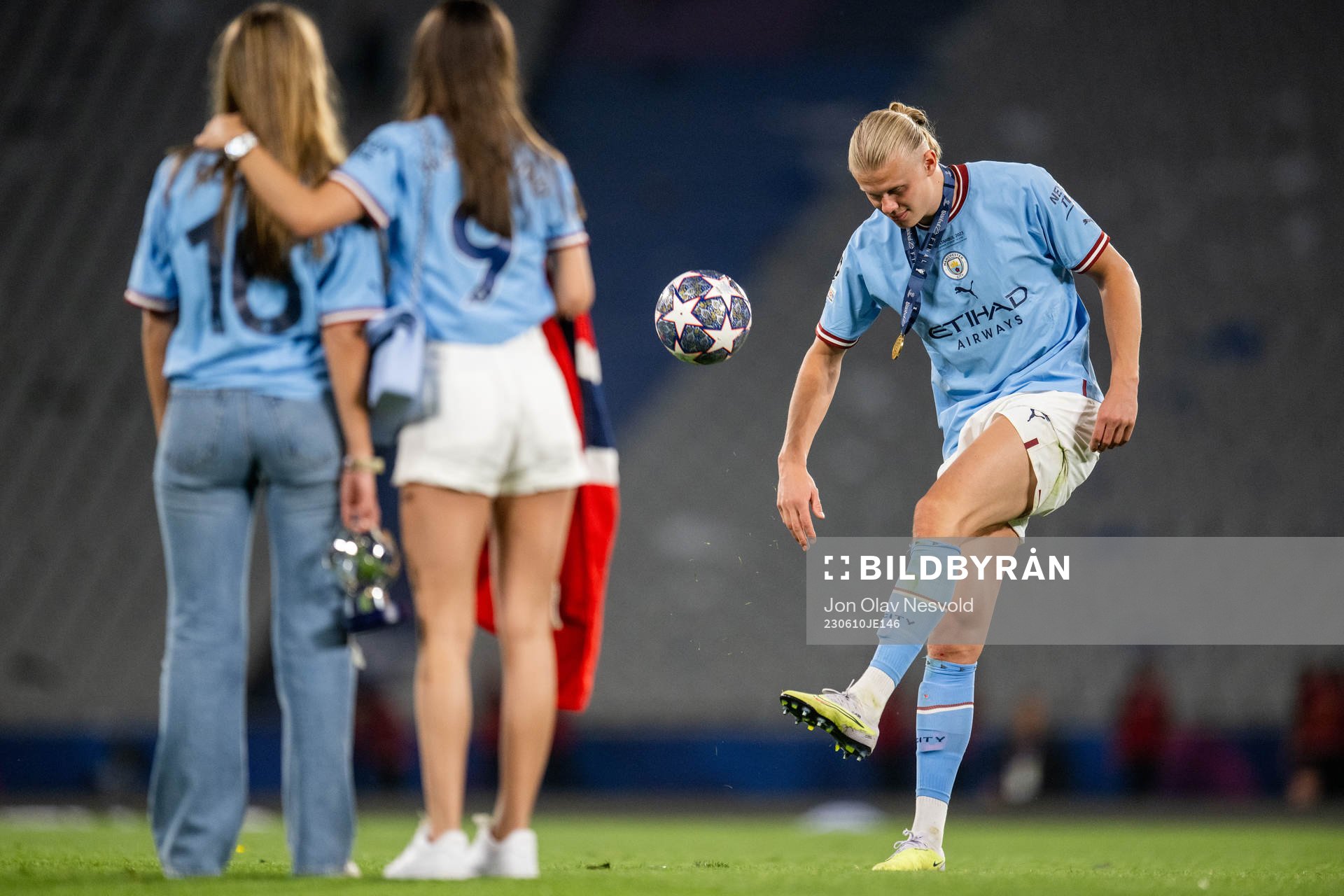 Erling Braut Haaland of Manchester City and Isabel Haugseng