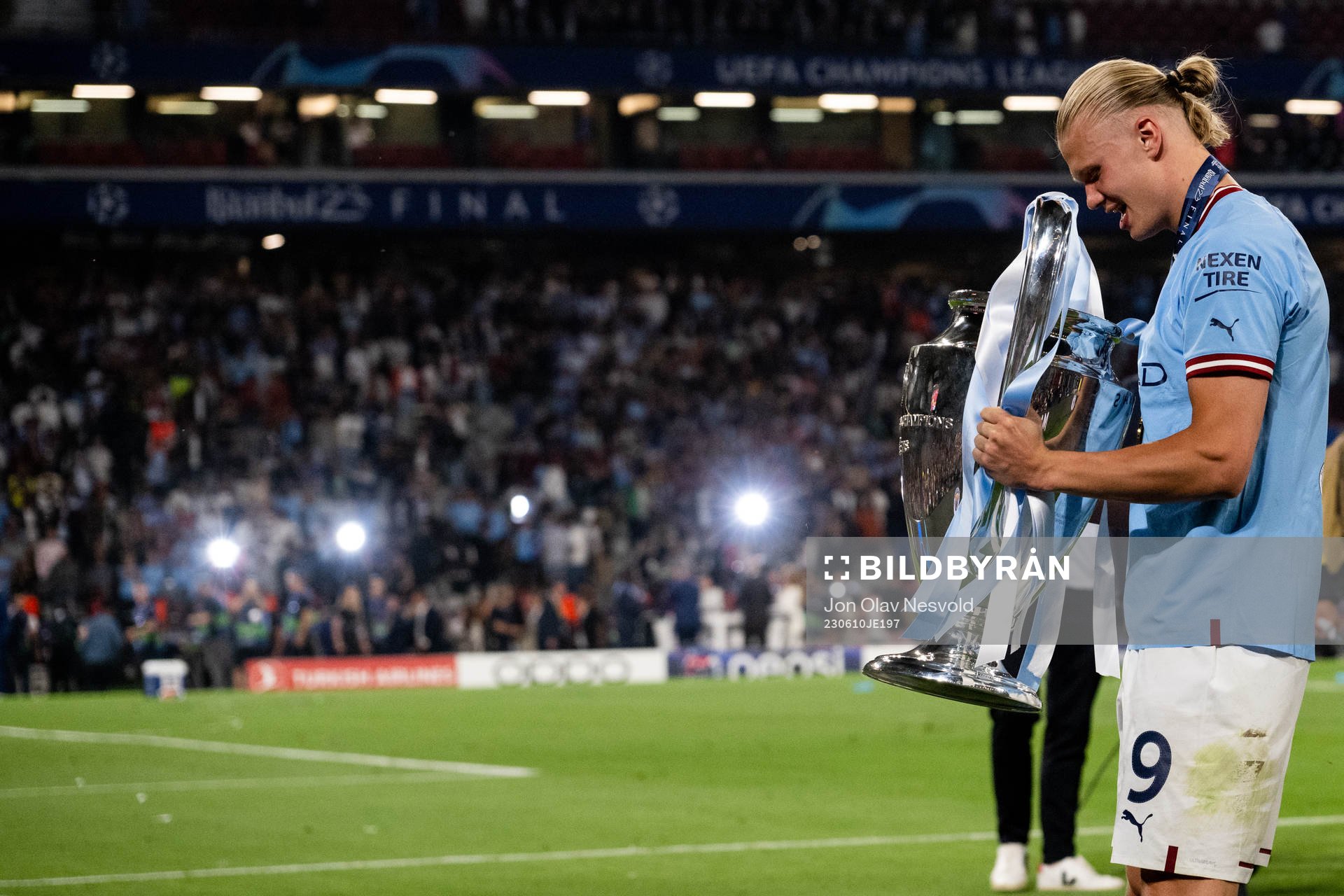 Erling Braut Haaland of Manchester City celebrates with the