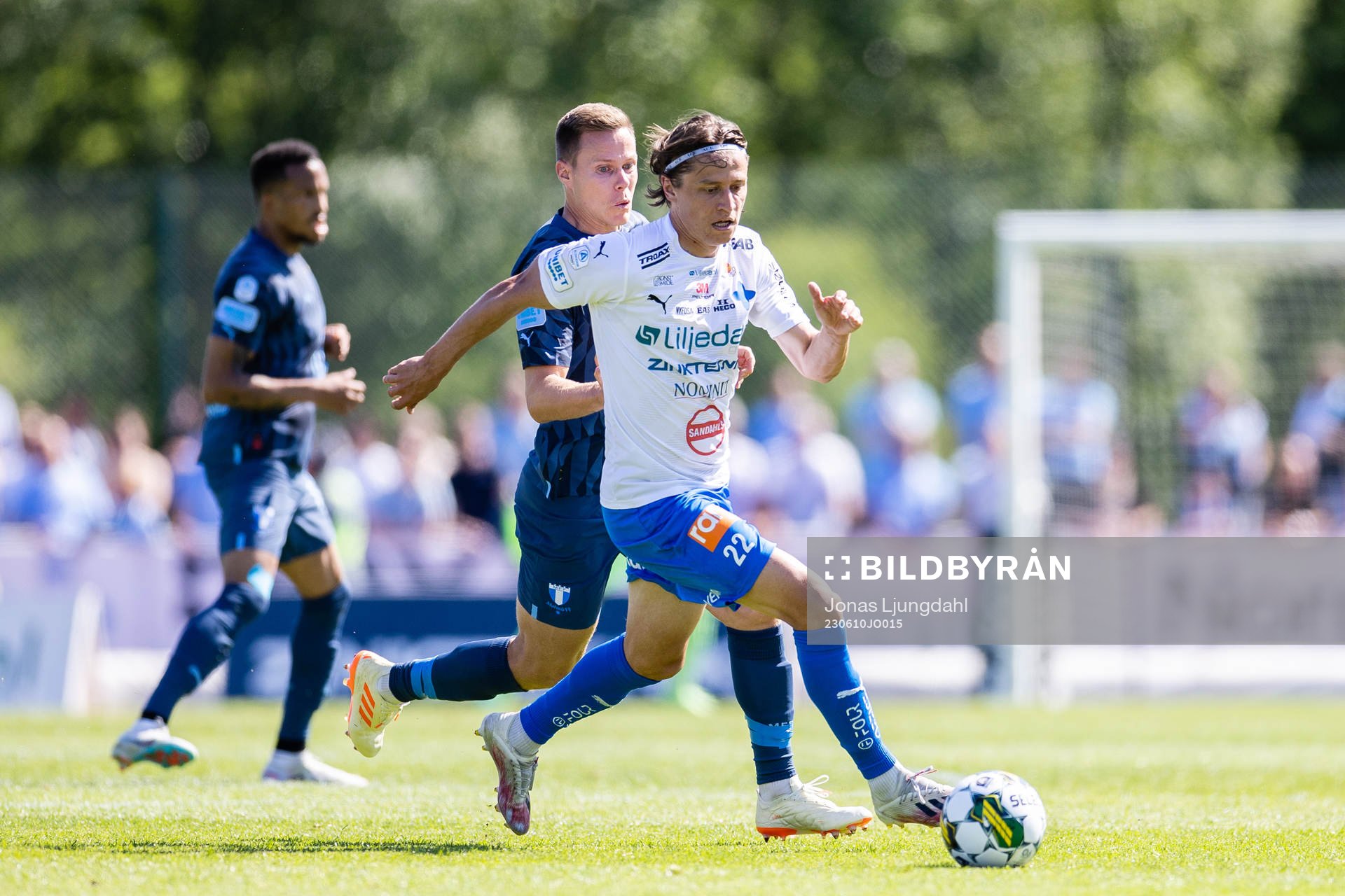 Malmö FFs Niklas Moisander och Värnamos Simon Thern